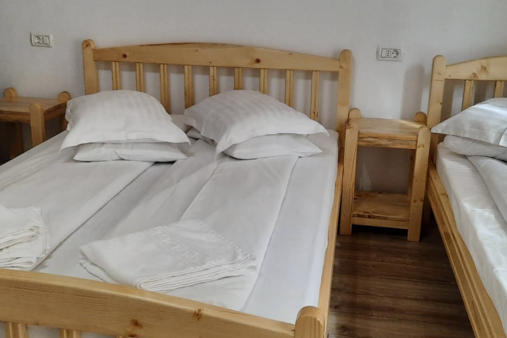 Cazare-in-Statiunea-Parang-Pensiunea-Izvorul-Maleii