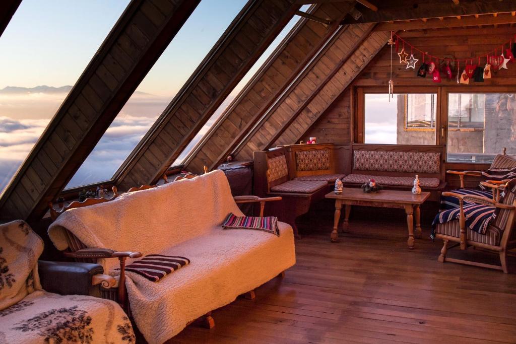 Cazare-in-Statiunea-Parang-din-Hunedoara-Birdshouse-Parang