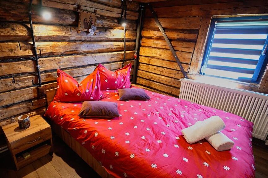 Cazare-in-Statiunea-Parang-din-Hunedoara-Coliba-la-Valle2