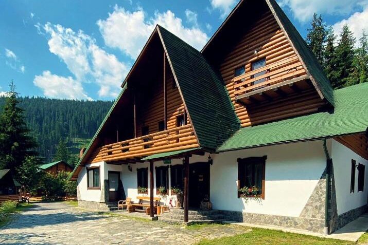 Cazare-langa-Domeniul-Schiabil-Transalpina-Transalpina-Ski-Resort-Pensiunea-Vanatorul