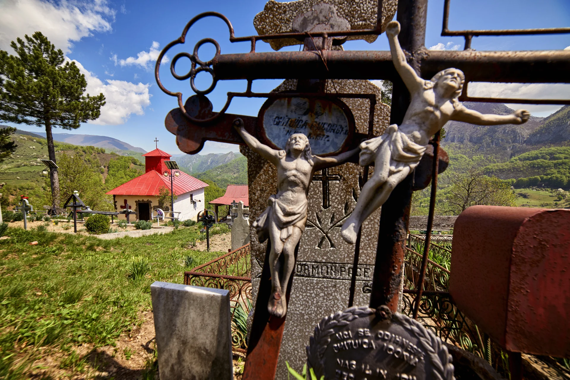Remote Villages of Cerna Mountains - Ineleț and Scărișoara 04