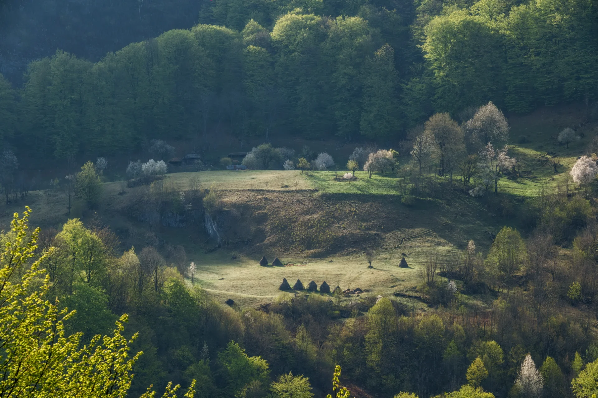 Remote Villages of Cerna Mountains - Ineleț and Scărișoara 11