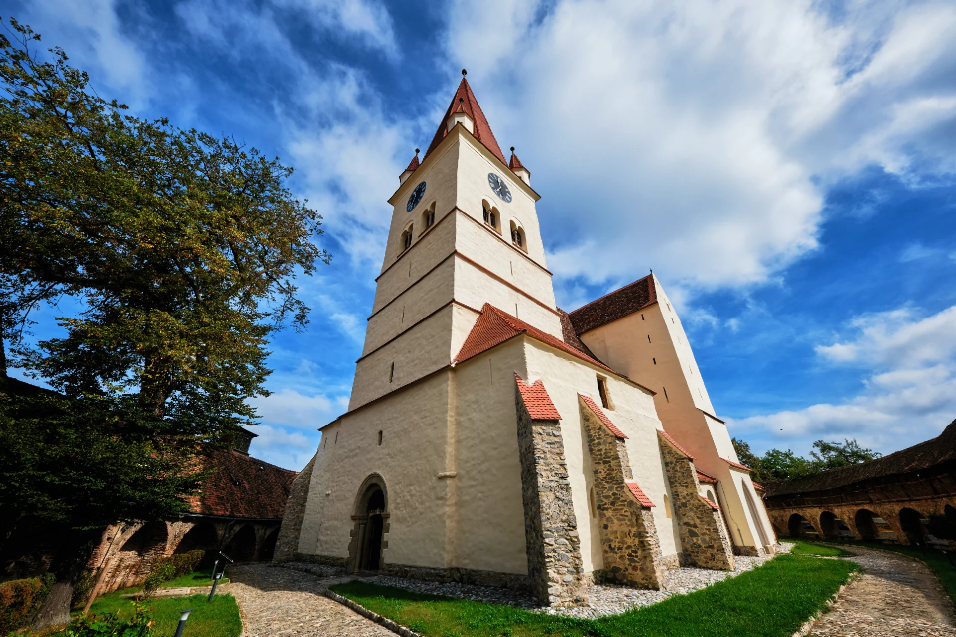 Mărginimea Sibiului - Destinații România 18 - Biserica Fortificată Cisnădie