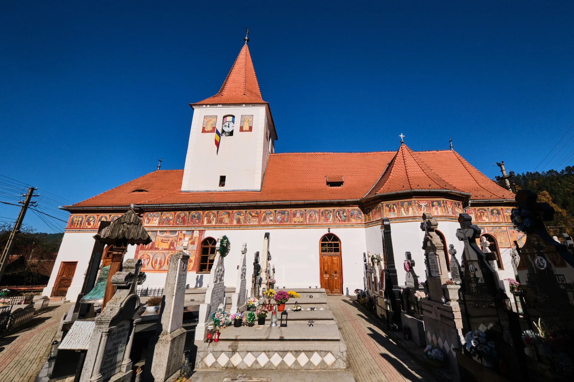 Mărginimea Sibiului - Destinații România 66 - Biserica Sf. Arhangheli Tilișca