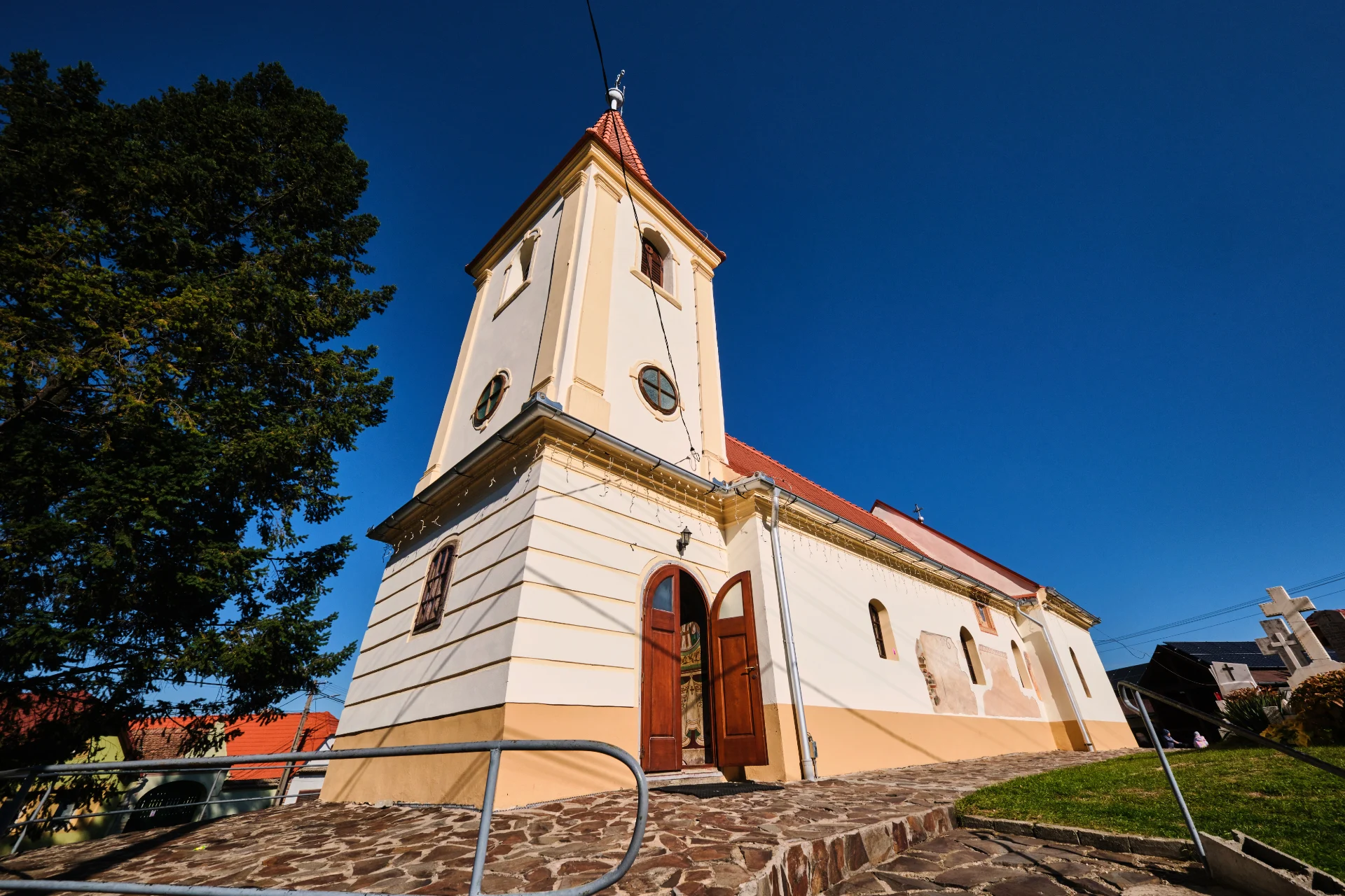 Mărginimea Sibiului - Destinații România 71 - Biserica Sf. Paraschiva Gura Râului