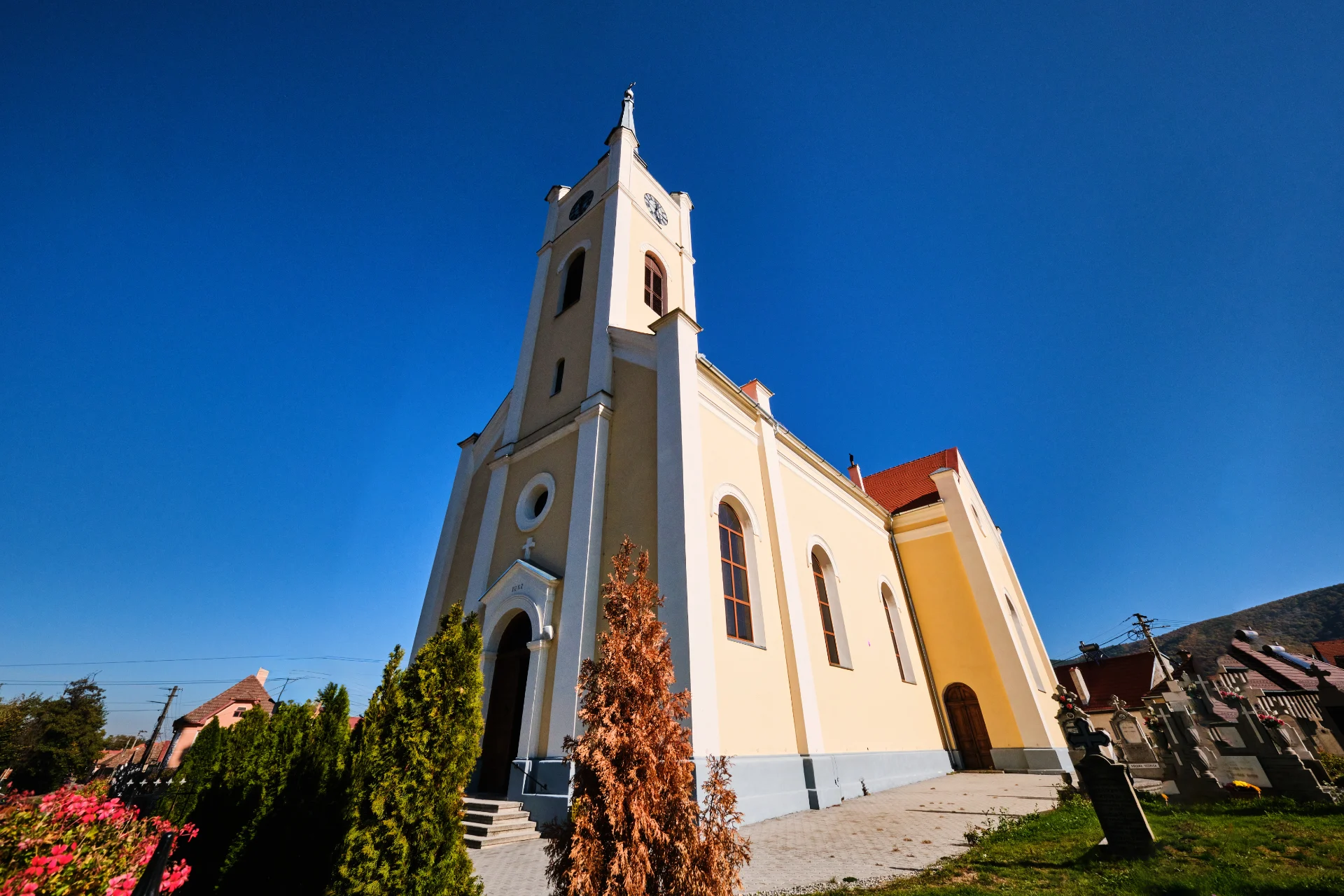 Mărginimea Sibiului - Destinații România 72 - Biserica Sf. Arhangheli Gura Râului