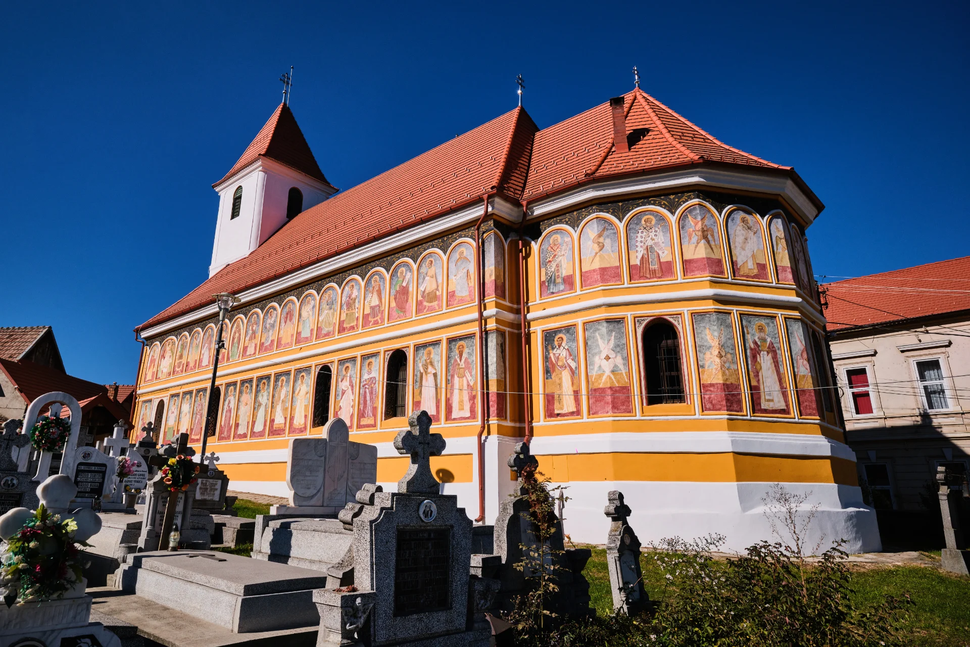 Mărginimea Sibiului - Destinații România 73 - Biserica Sf. Paraschiva Tălmăcel