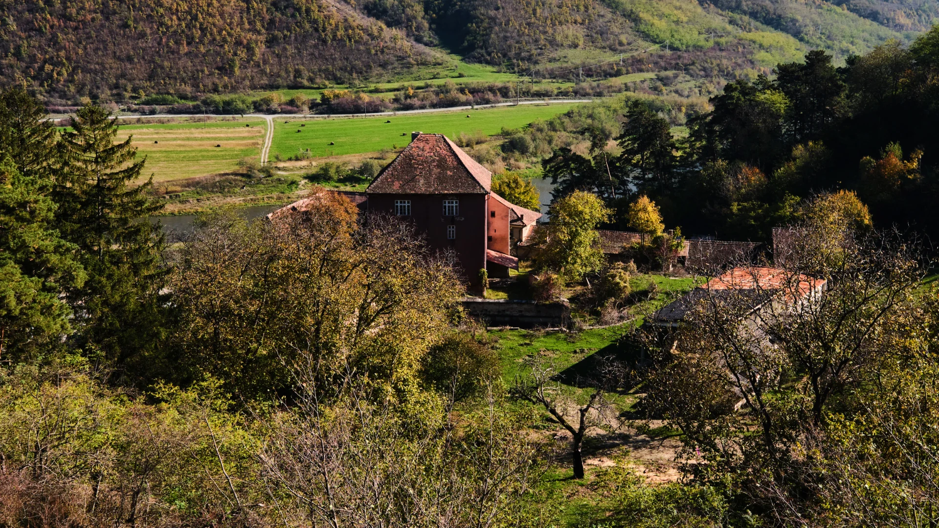Mărginimea Sibiului - Destinații România 74 - Castelul Turnu Roșu Boița