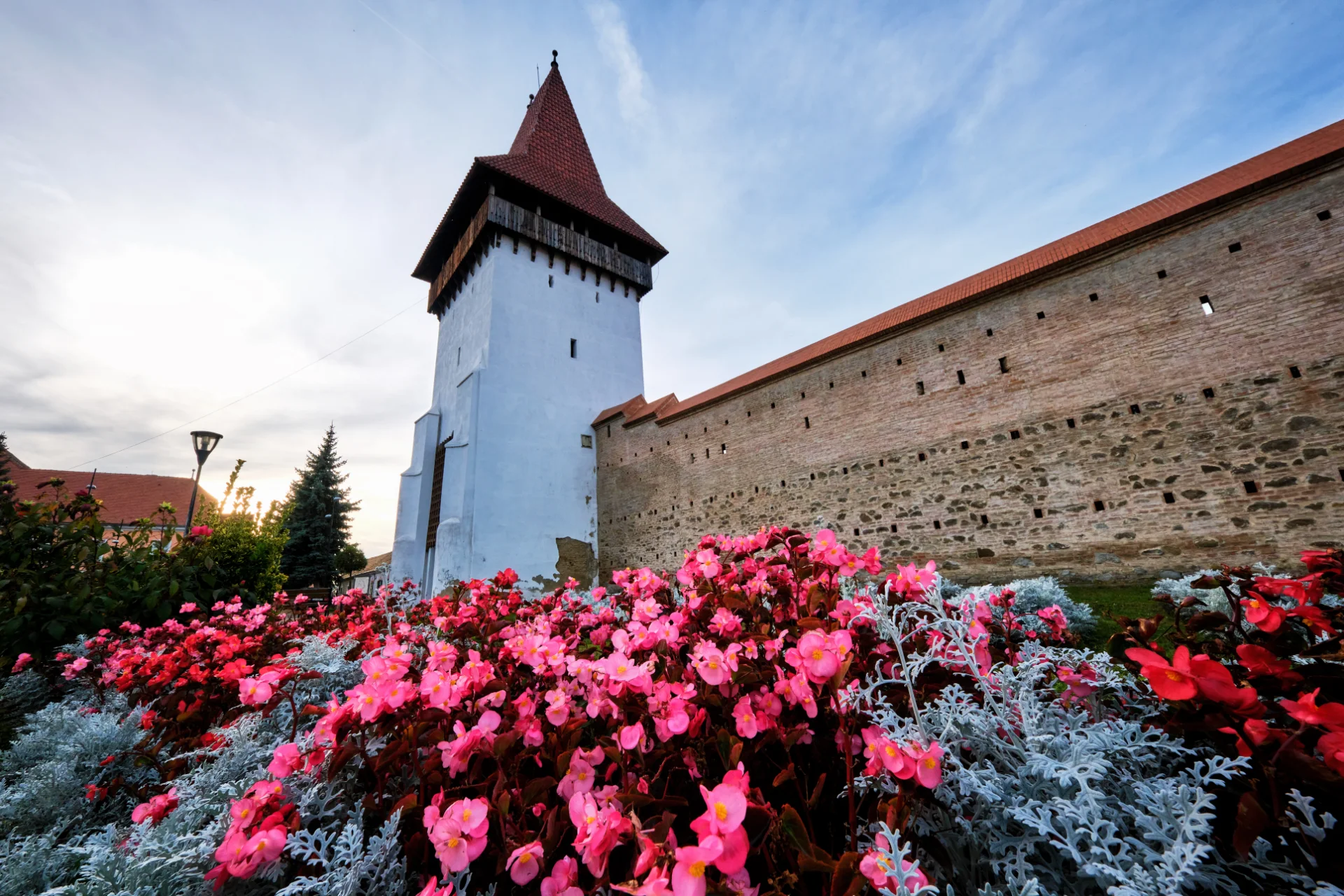 Orașul Mediaș - Ghid Turistic 22 - Zidurile cetății și turnul Forkesch