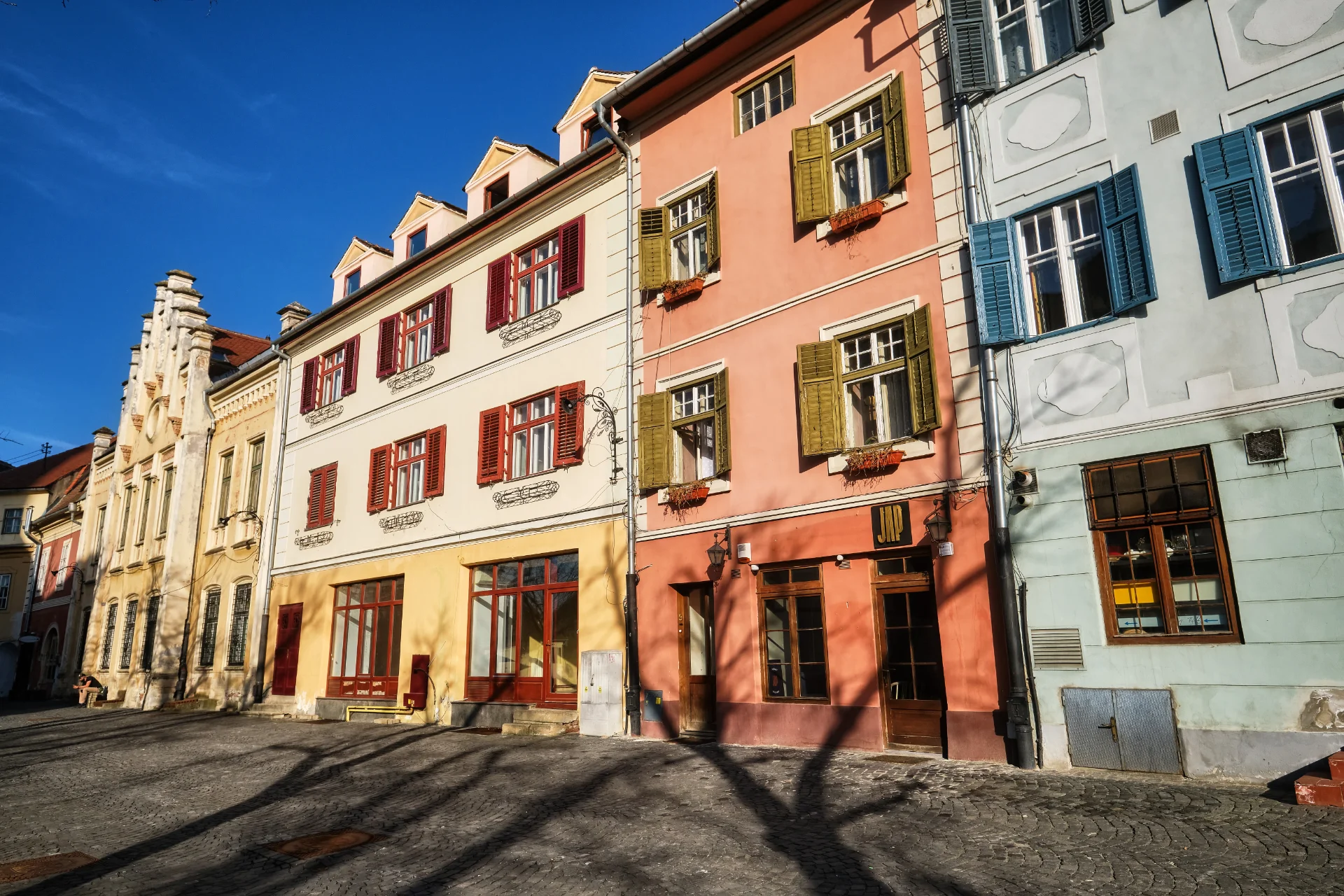 Orașul Sibiu - Destinații România 14 - Piața Huet
