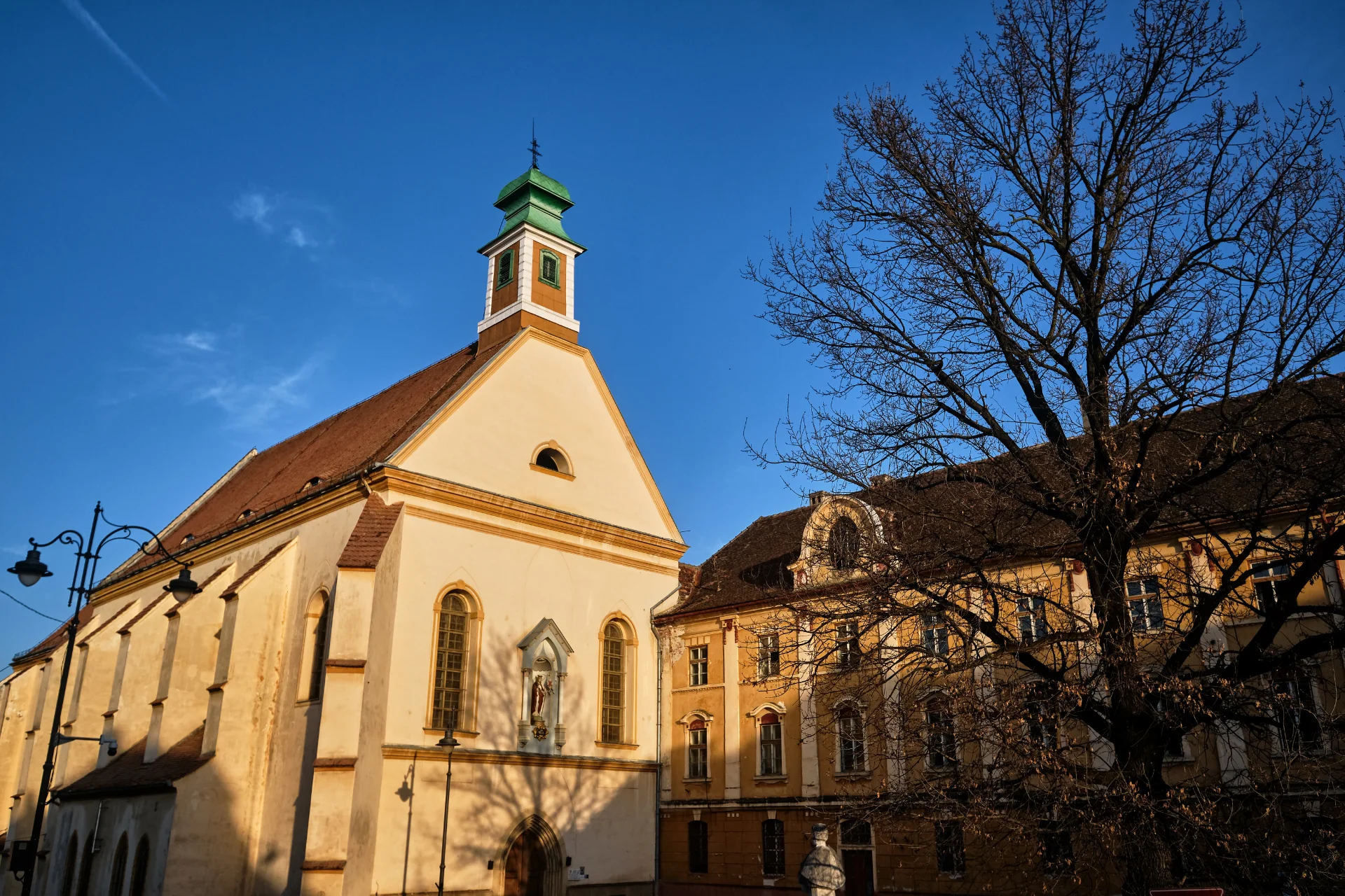 Orașul Sibiu - Destinații România 20 - Biserica Ursulinelor