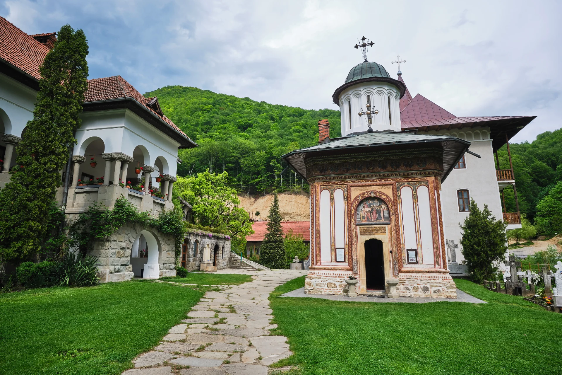 Parcul Național Cozia - Destinații România 64 - Mănăstirea Turnu