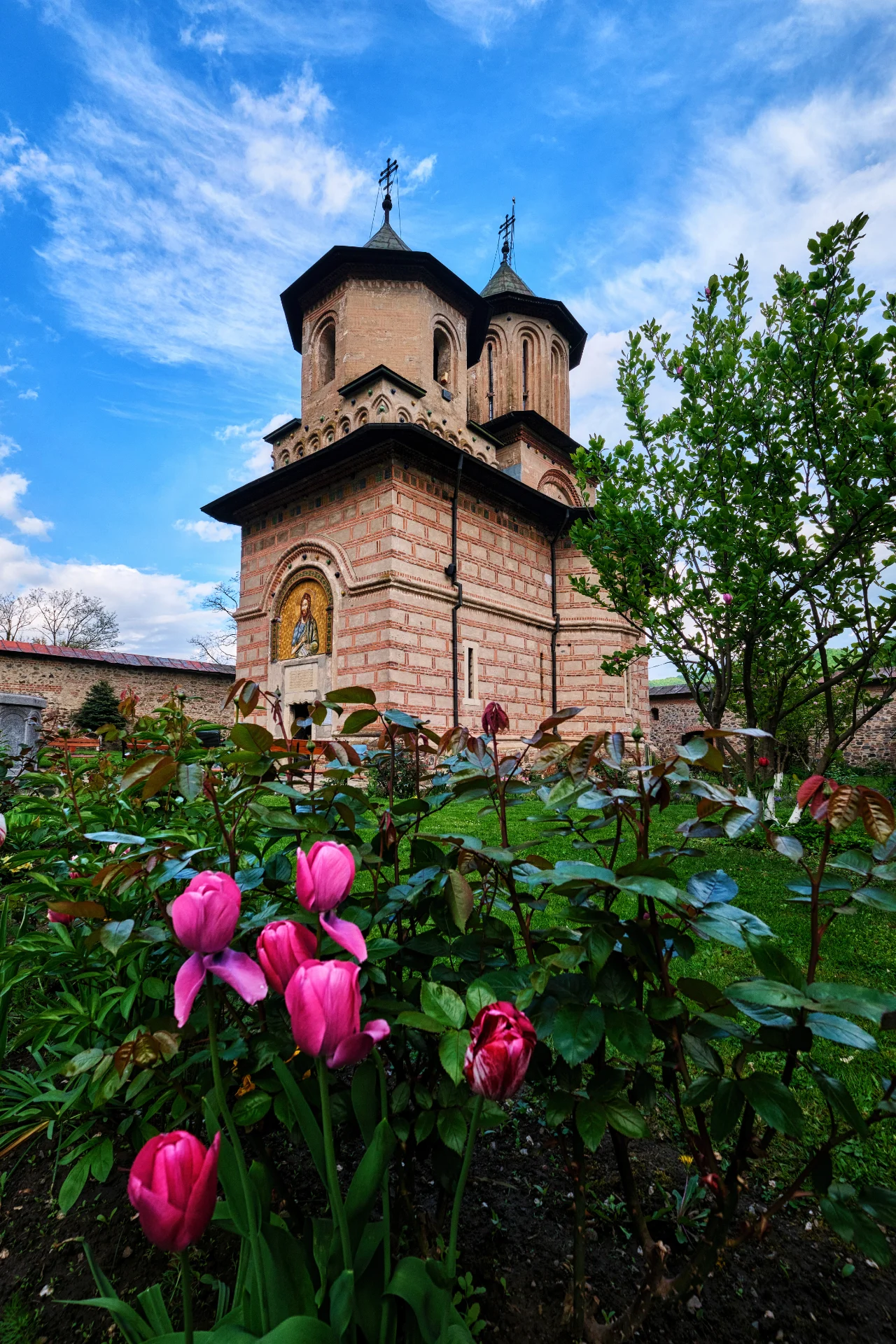 Parcul Național Cozia - Destinații România 70 - Mănăstirea Cornet