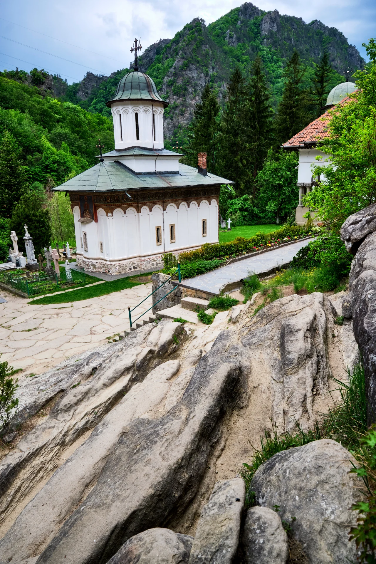 Parcul Național Cozia - Destinații România 75 - Mănăstirea Turnu