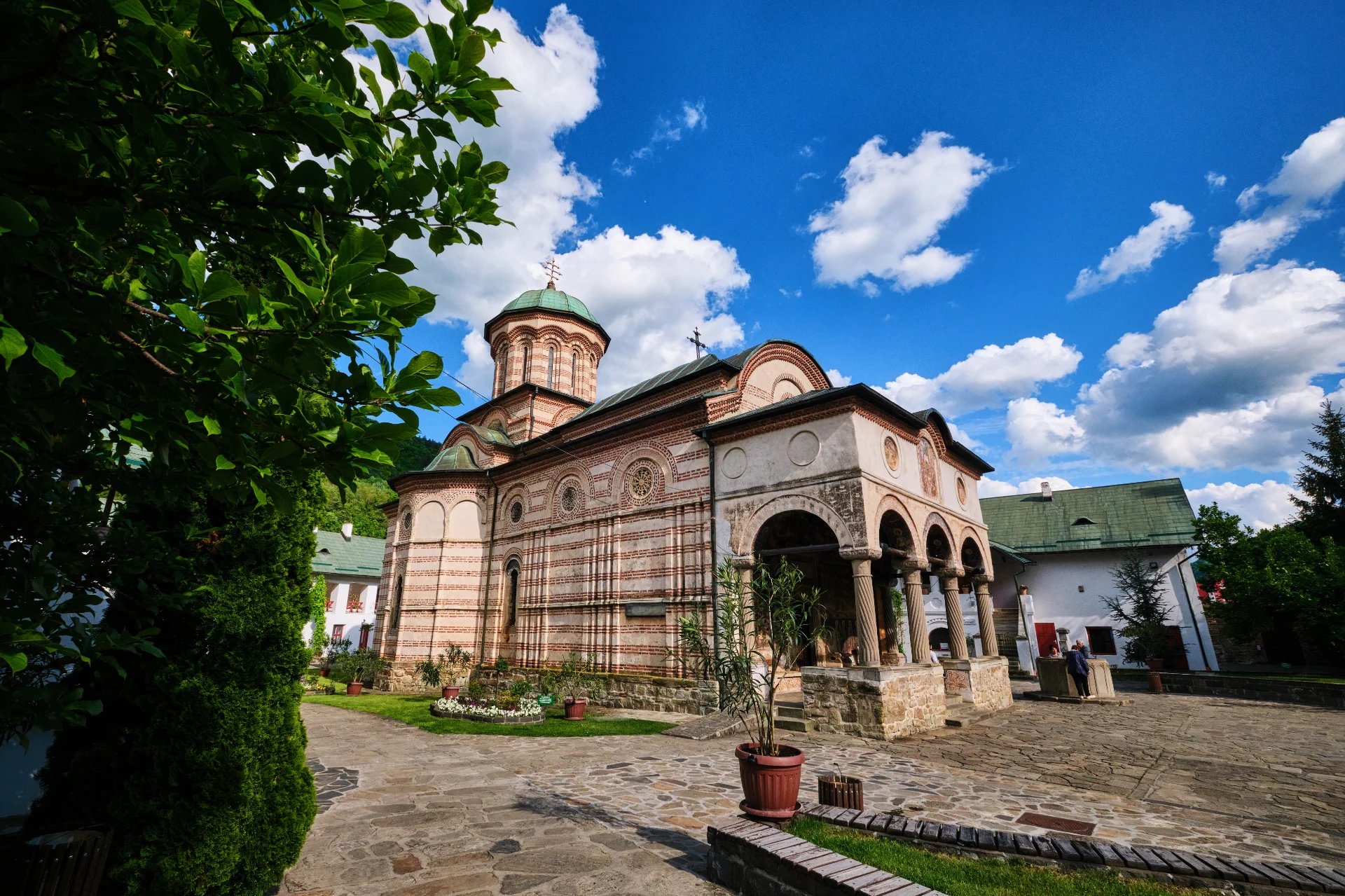 Parcul Național Cozia - Destinații România 77 - Mănăstirea Cozia