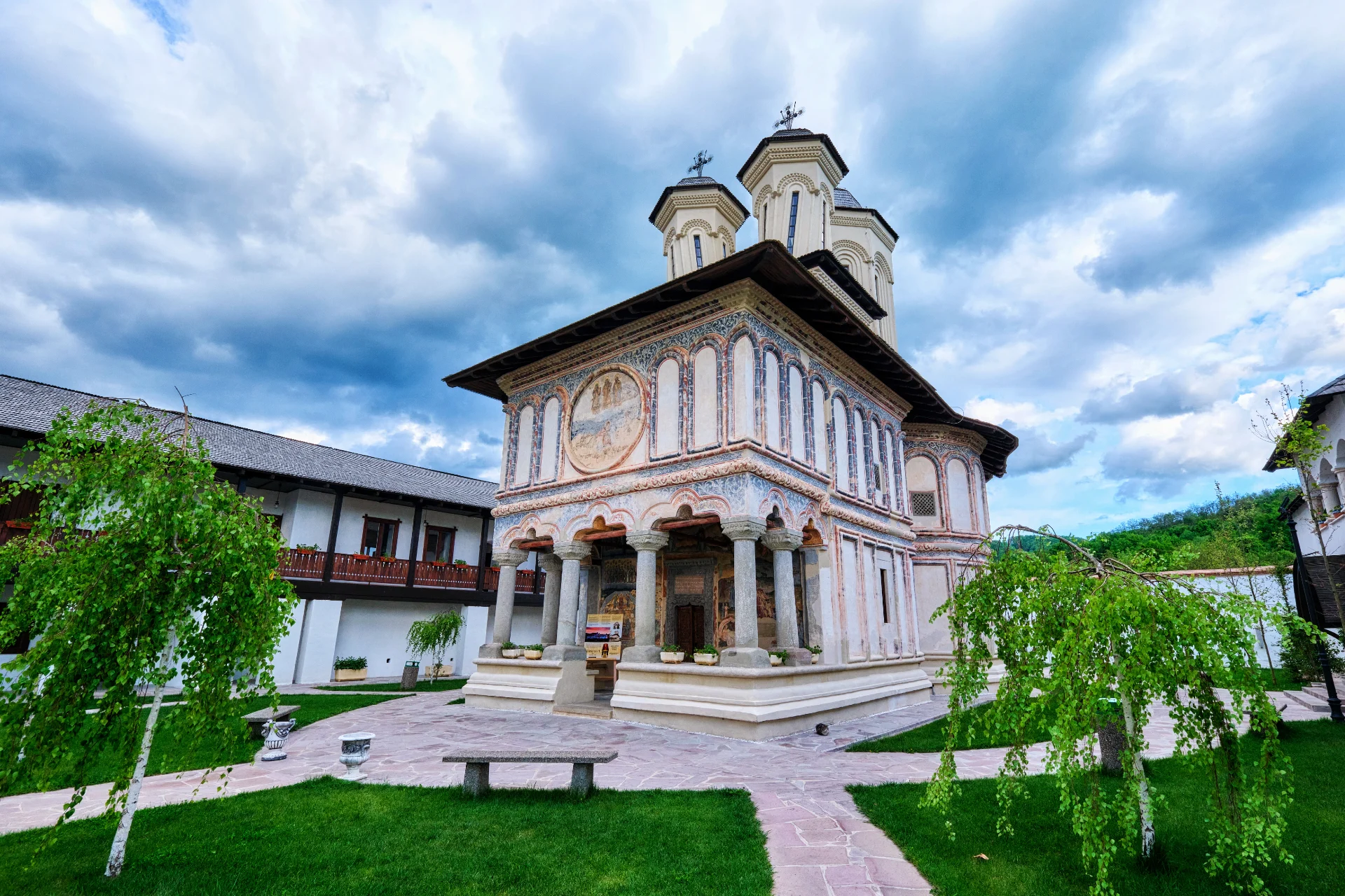 Parcul Național Cozia - Destinații România 80 - Mănăstirea Berislăvești