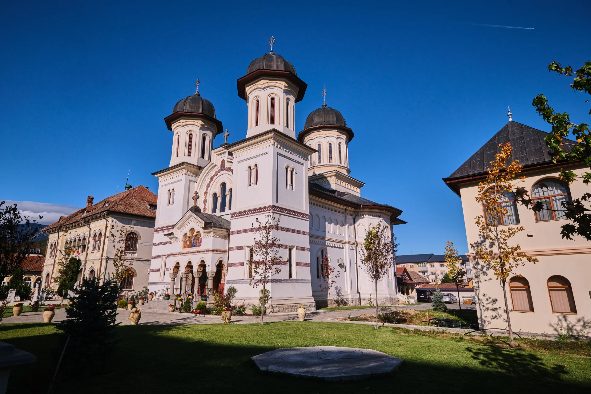 Parcul Național Cozia - Destinații România 82 - Biserica Sfinții Apostoli Călimănești