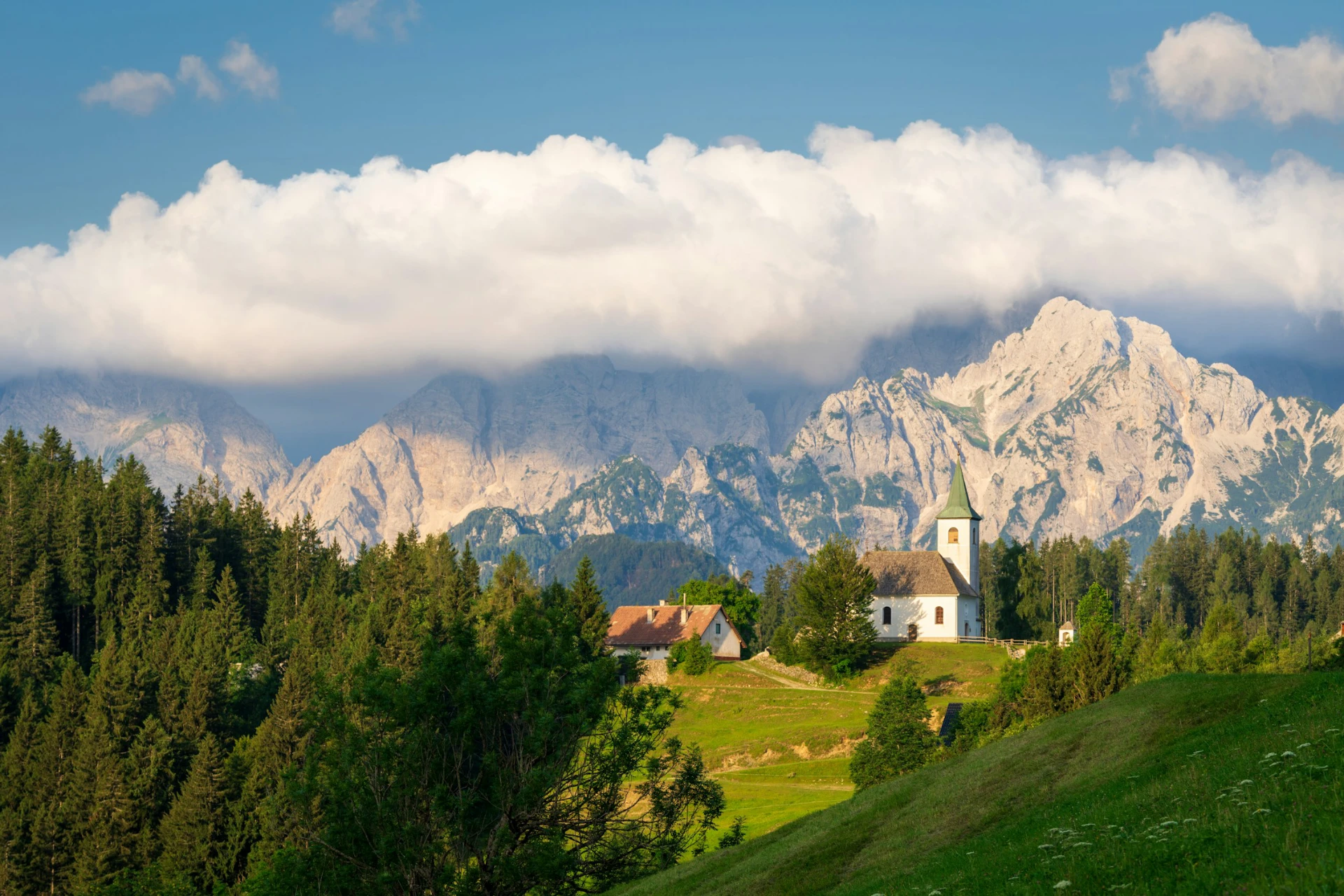 Slovenia – Incursiune în Inima Verde a Europei