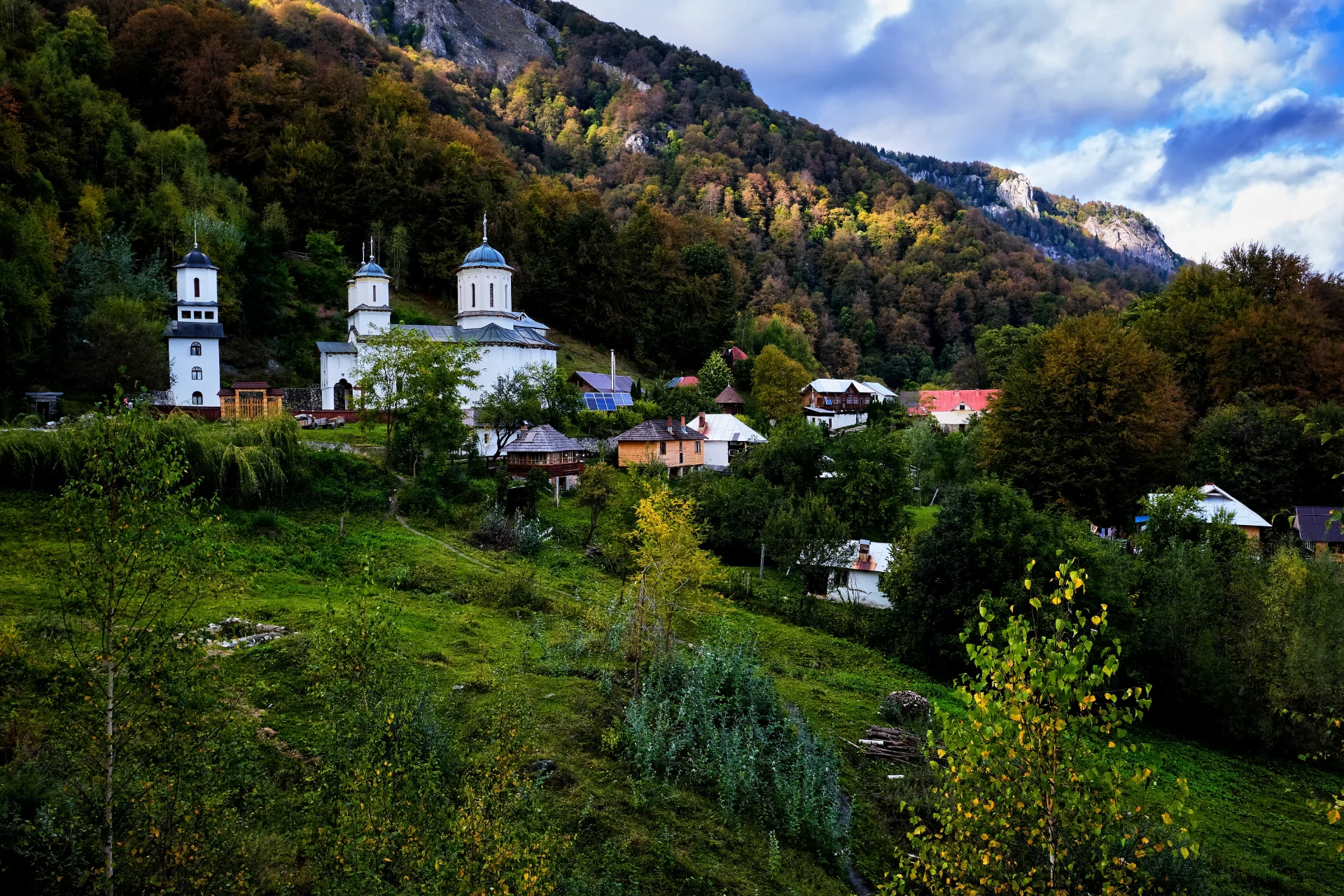 Horezu si Împrejurimile - Destinații România 03 - Mănăstirea Pătrunsa