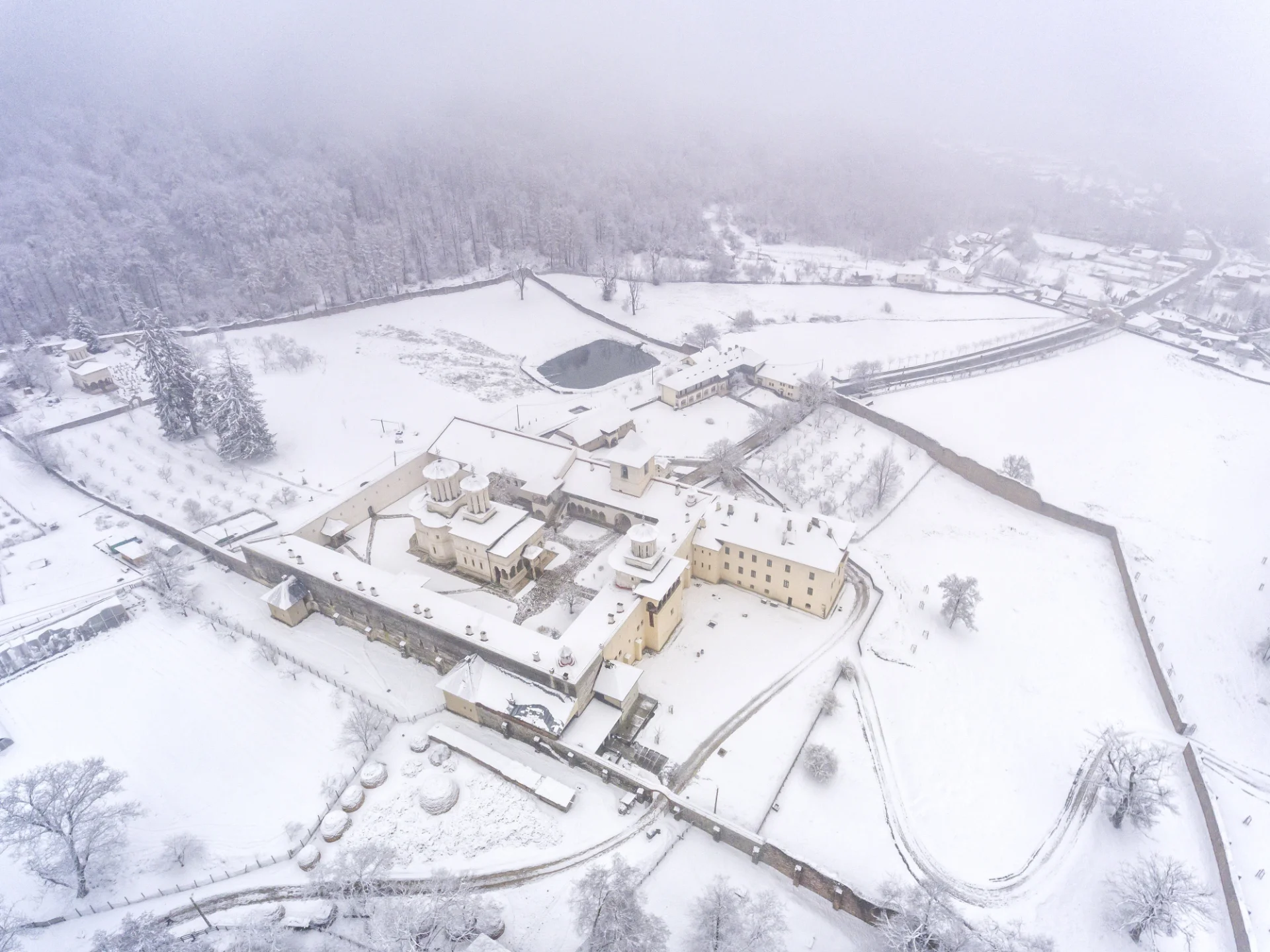 Horezu si Împrejurimile - Destinații România 47 - Mănăstirea Hurezi