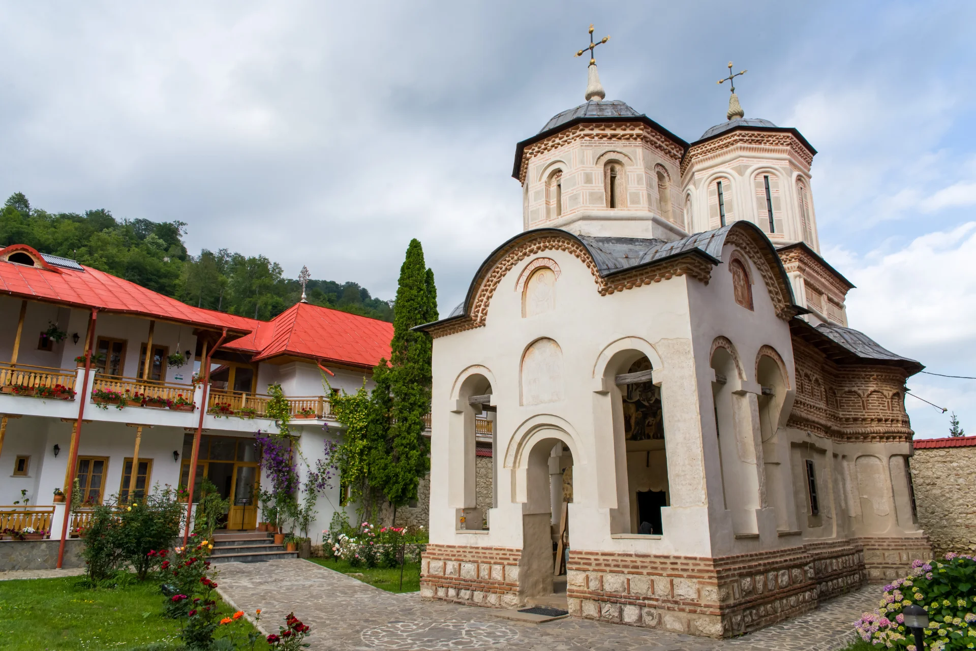 Horezu si Împrejurimile - Destinații România 52 - Mănăstirea Arnota
