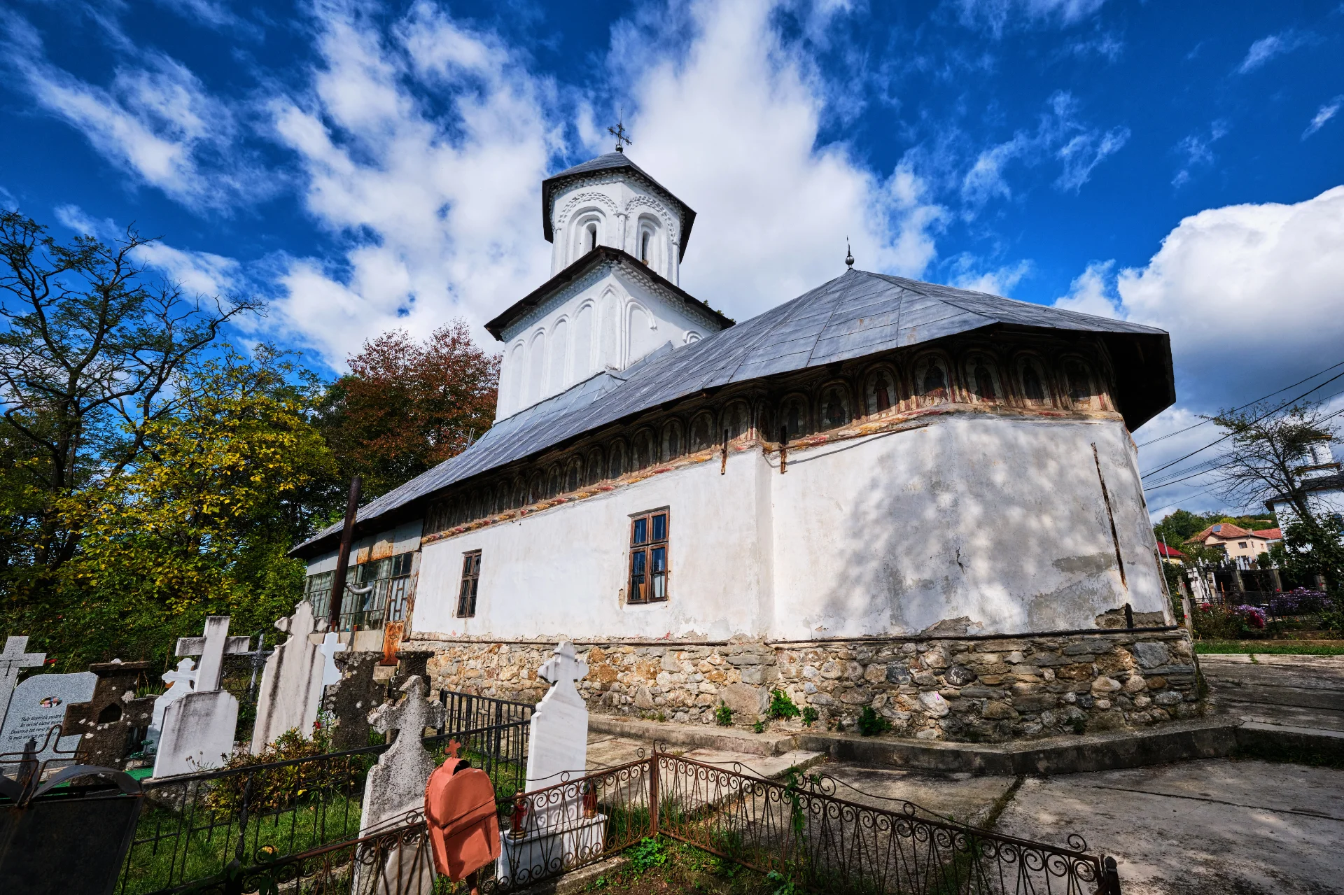 Horezu si Împrejurimile - Destinații România 56 - Biserica Sf. Voievozi și Sf. Vasile Horezu