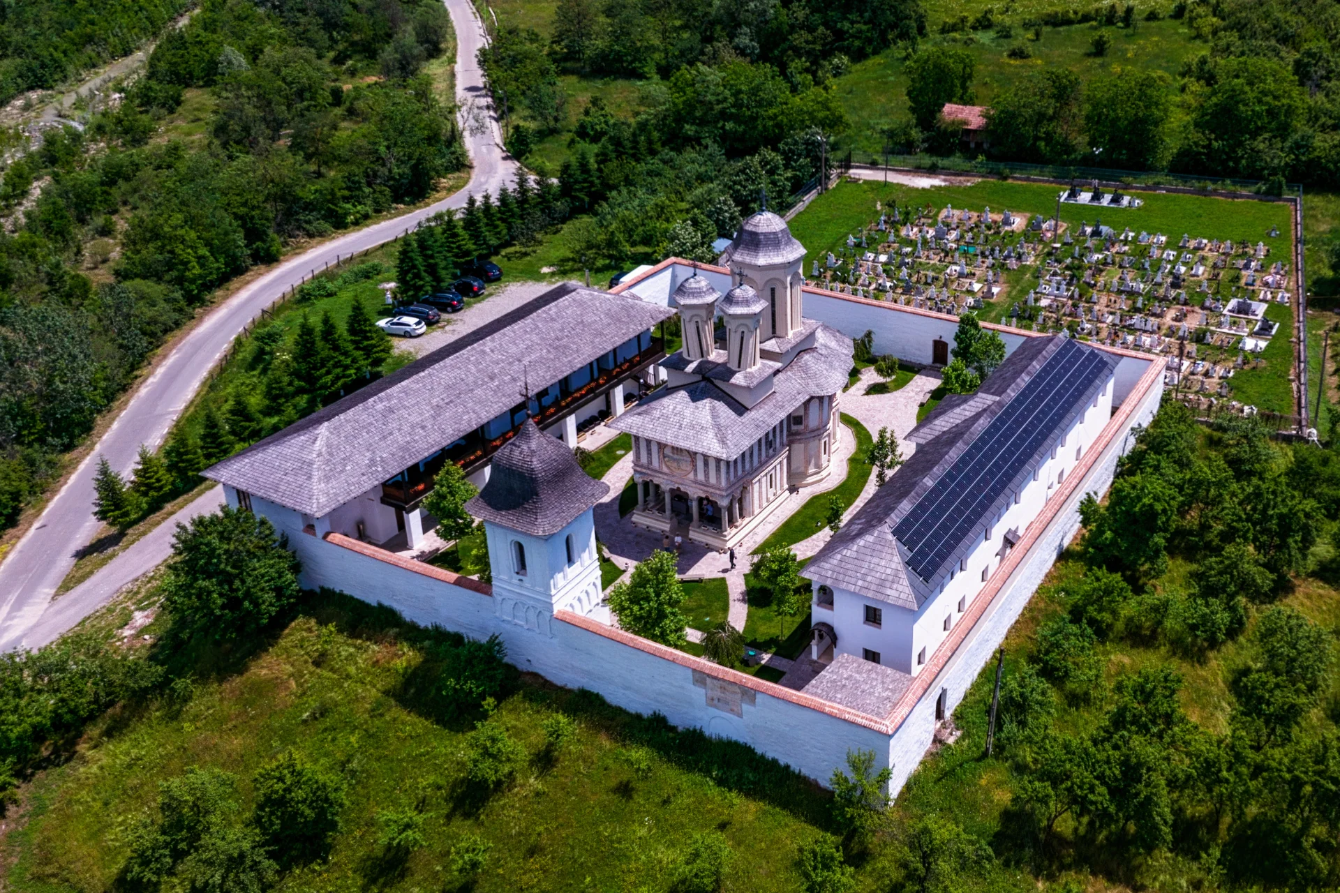 Parcul National Cozia - Destinatii Romania - Mănăstirea Berislăvești