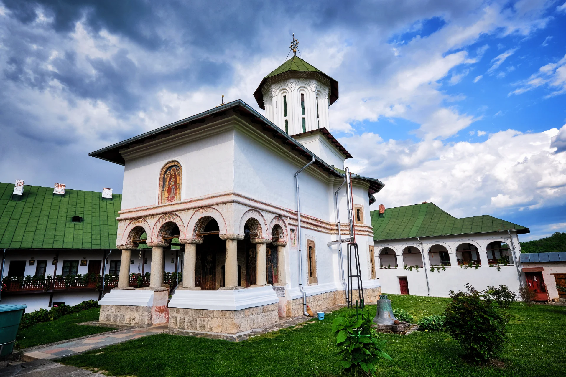 Râmnicu Vâlcea si Împrejurimile - Destinații România 07 - Mănăstirea Govora