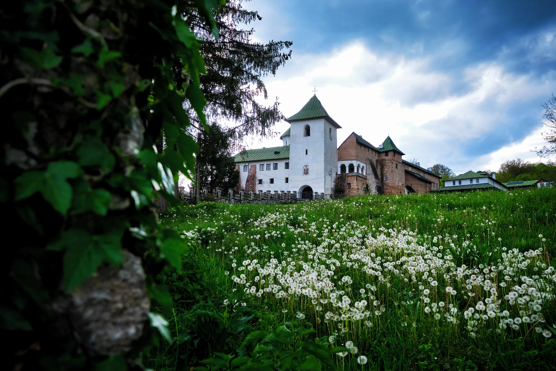 Râmnicu Vâlcea si Împrejurimile - Destinații România 09 - Mănăstirea Govora