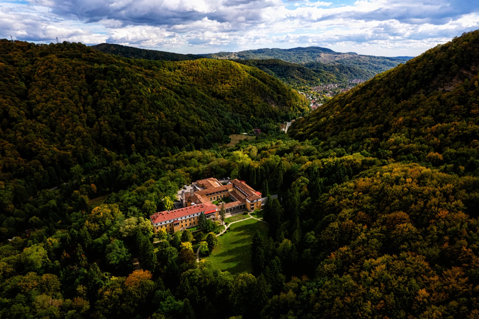 Râmnicu Vâlcea si Împrejurimile - Destinații România 10 - Sanatoriul Băile Olănești