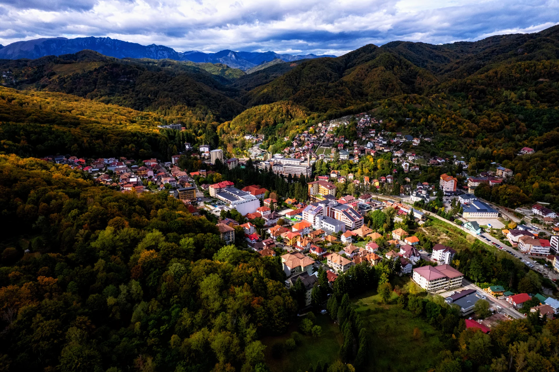 Râmnicu Vâlcea si Împrejurimile - Destinații România 11 - Stațiunea Băile Olănești