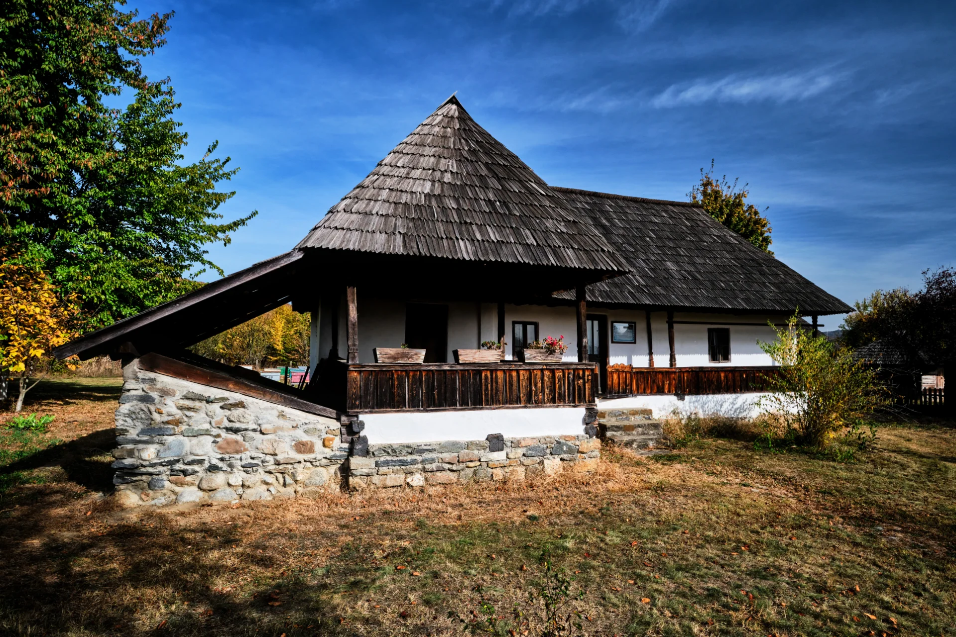 Râmnicu Vâlcea si Împrejurimile - Destinații România 20 - Muzeul Satului Vâlcean