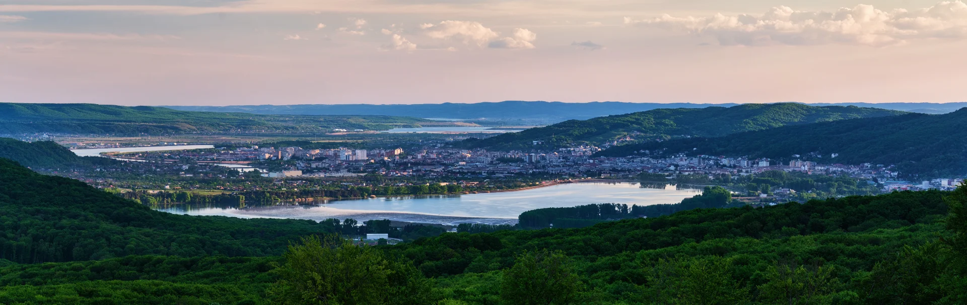 Râmnicu Vâlcea si Împrejurimile - Destinații România 30 - Panorama Râmnicu Vâlcea