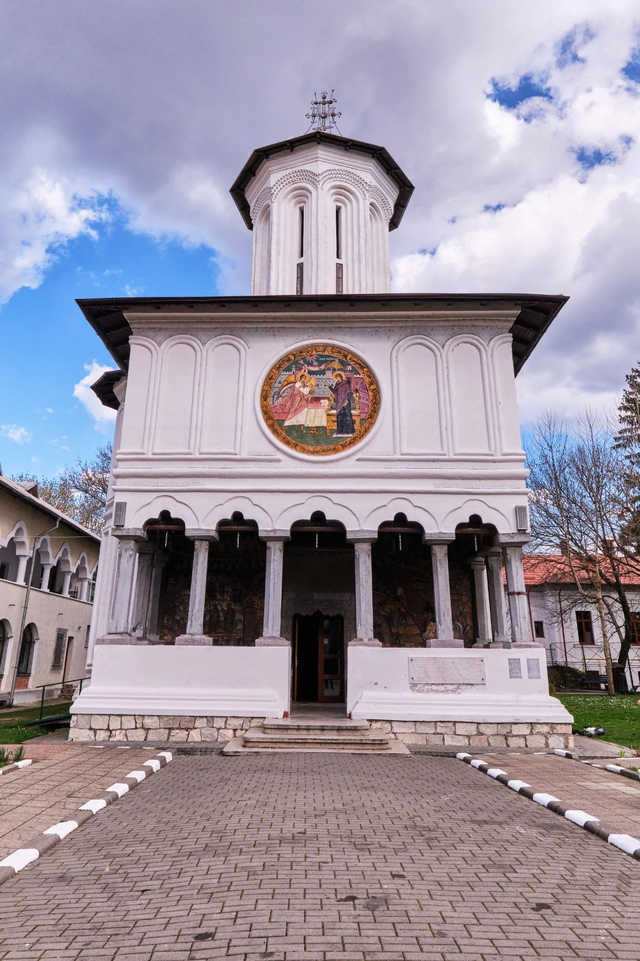 Râmnicu Vâlcea si Împrejurimile - Destinații România 38 - Biserica Buna Vestire