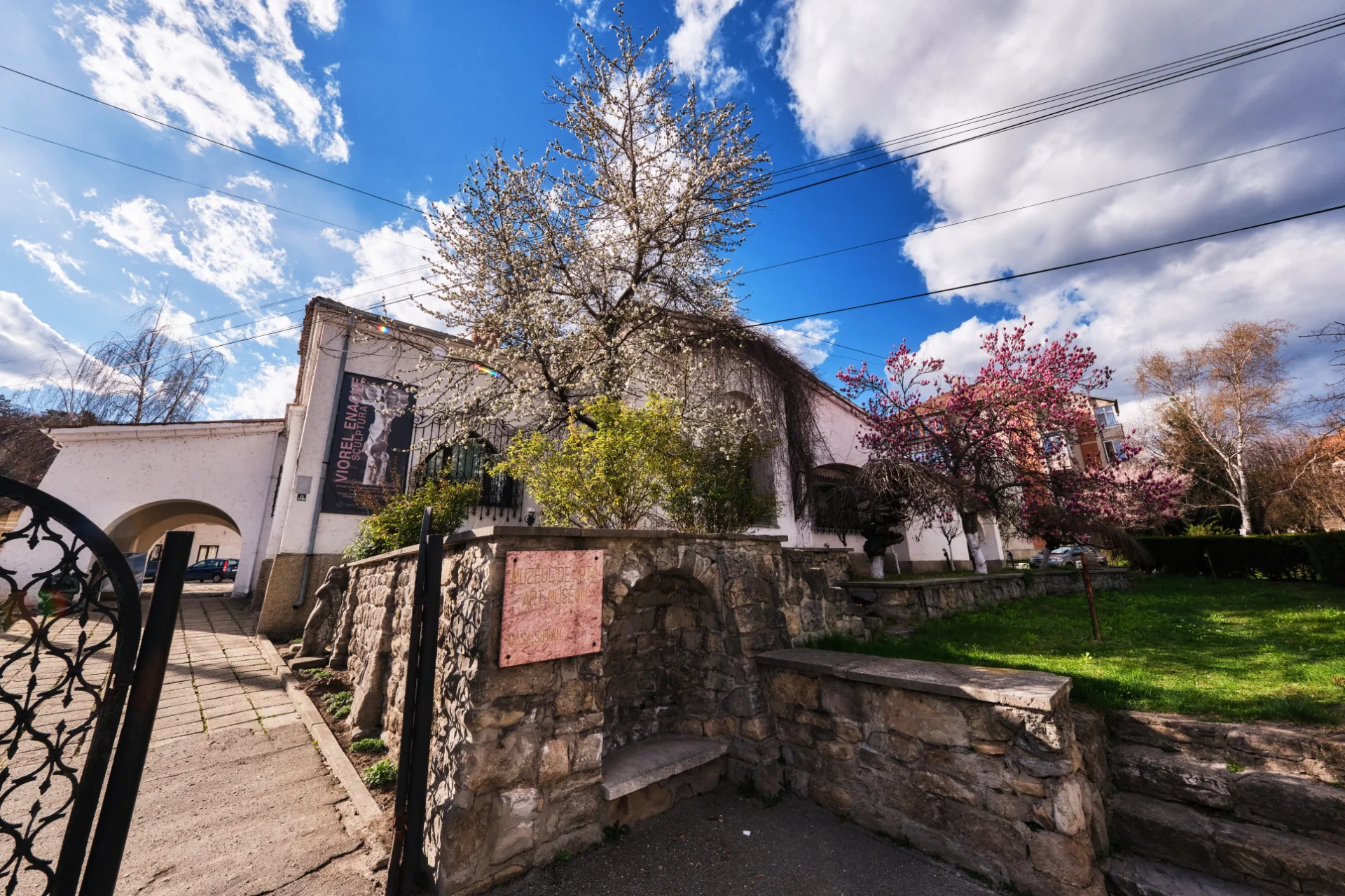 Râmnicu Vâlcea si Împrejurimile - Destinații România 41 - Muzeul de Artă