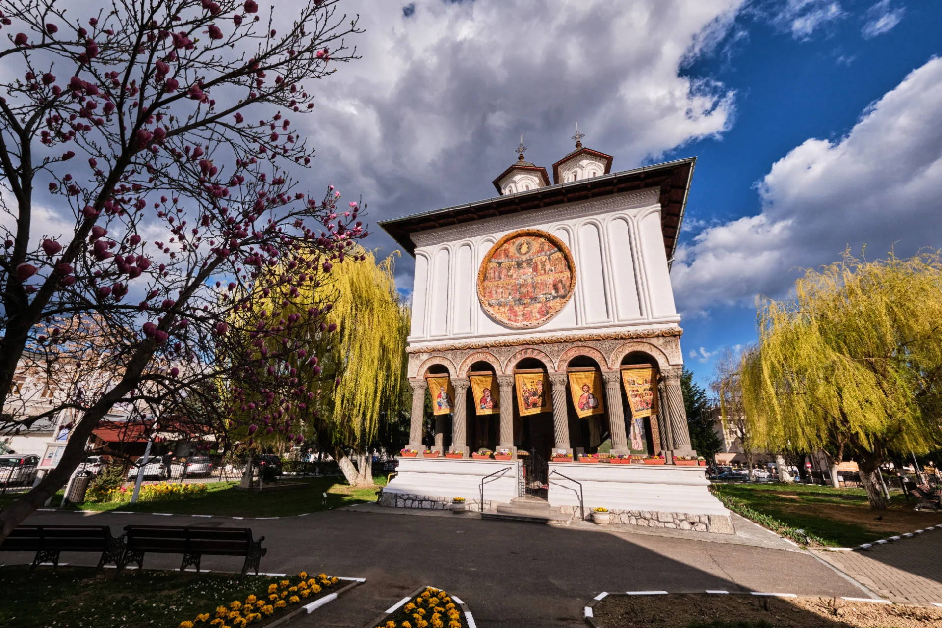 Râmnicu Vâlcea si Împrejurimile - Destinații România 42 - Biserica Toți Sfinții