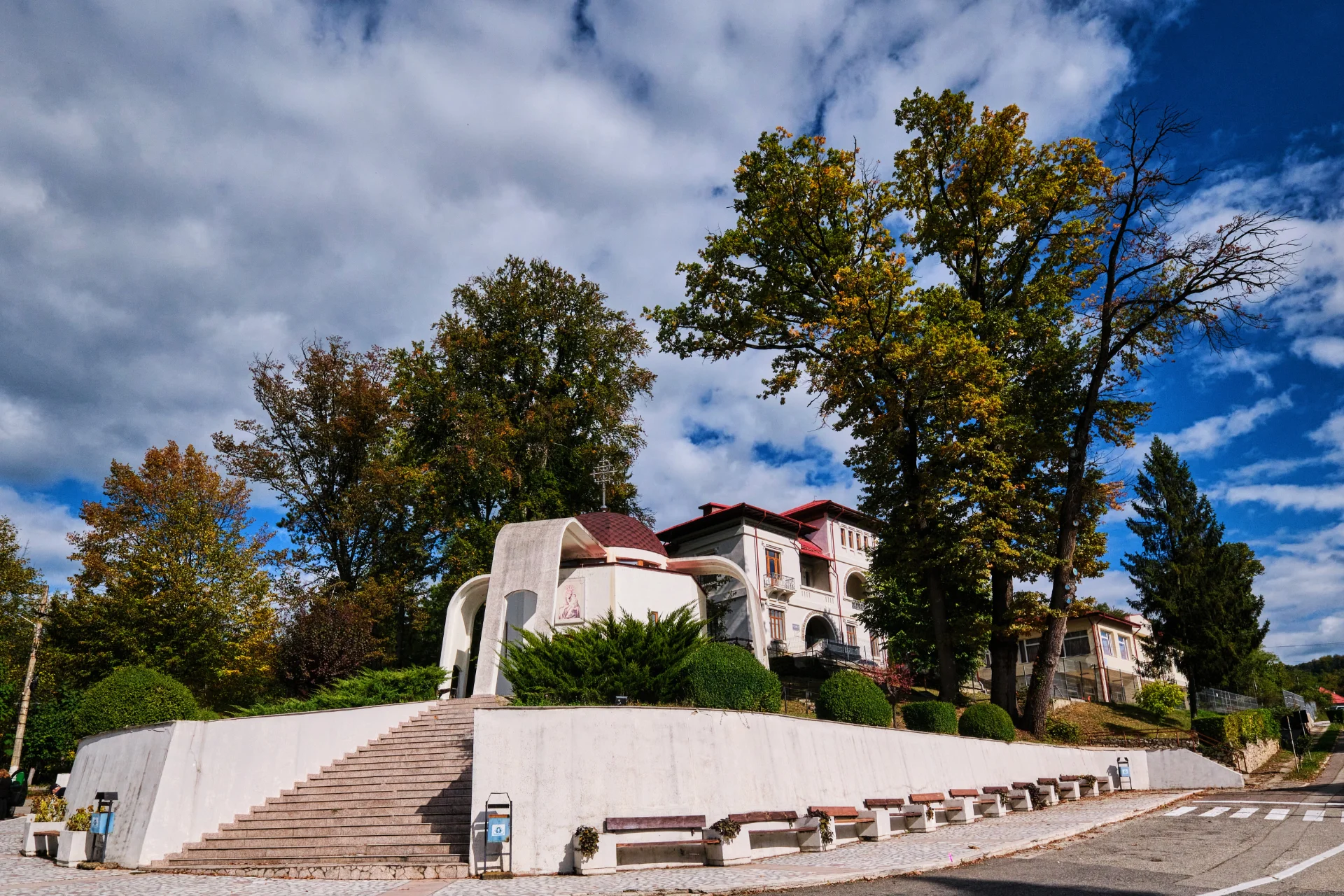 Râmnicu Vâlcea si Împrejurimile - Destinații România 50 - Centrul Băile Govora