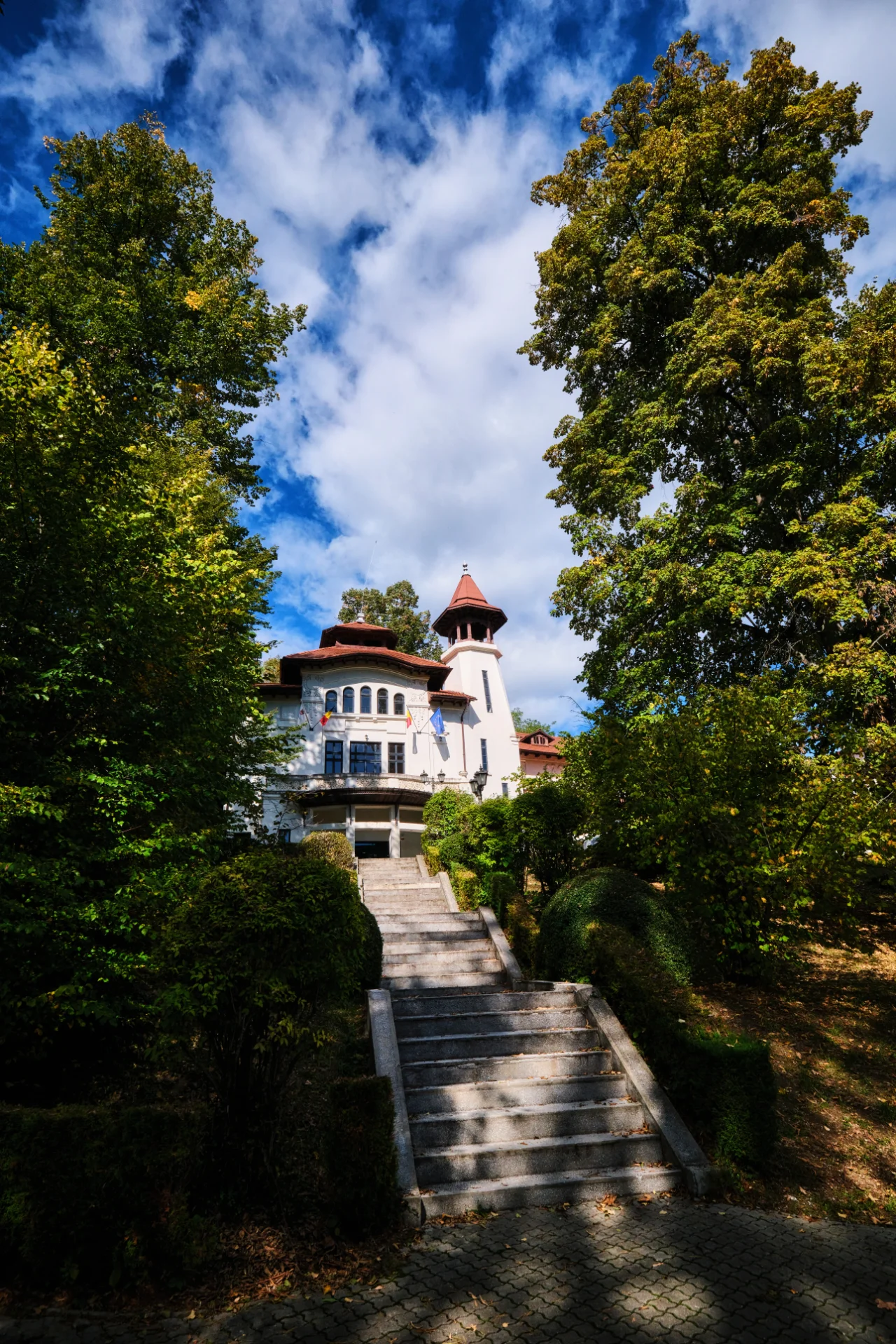 Râmnicu Vâlcea si Împrejurimile - Destinații România 51 - Cazinoul Băile Govora
