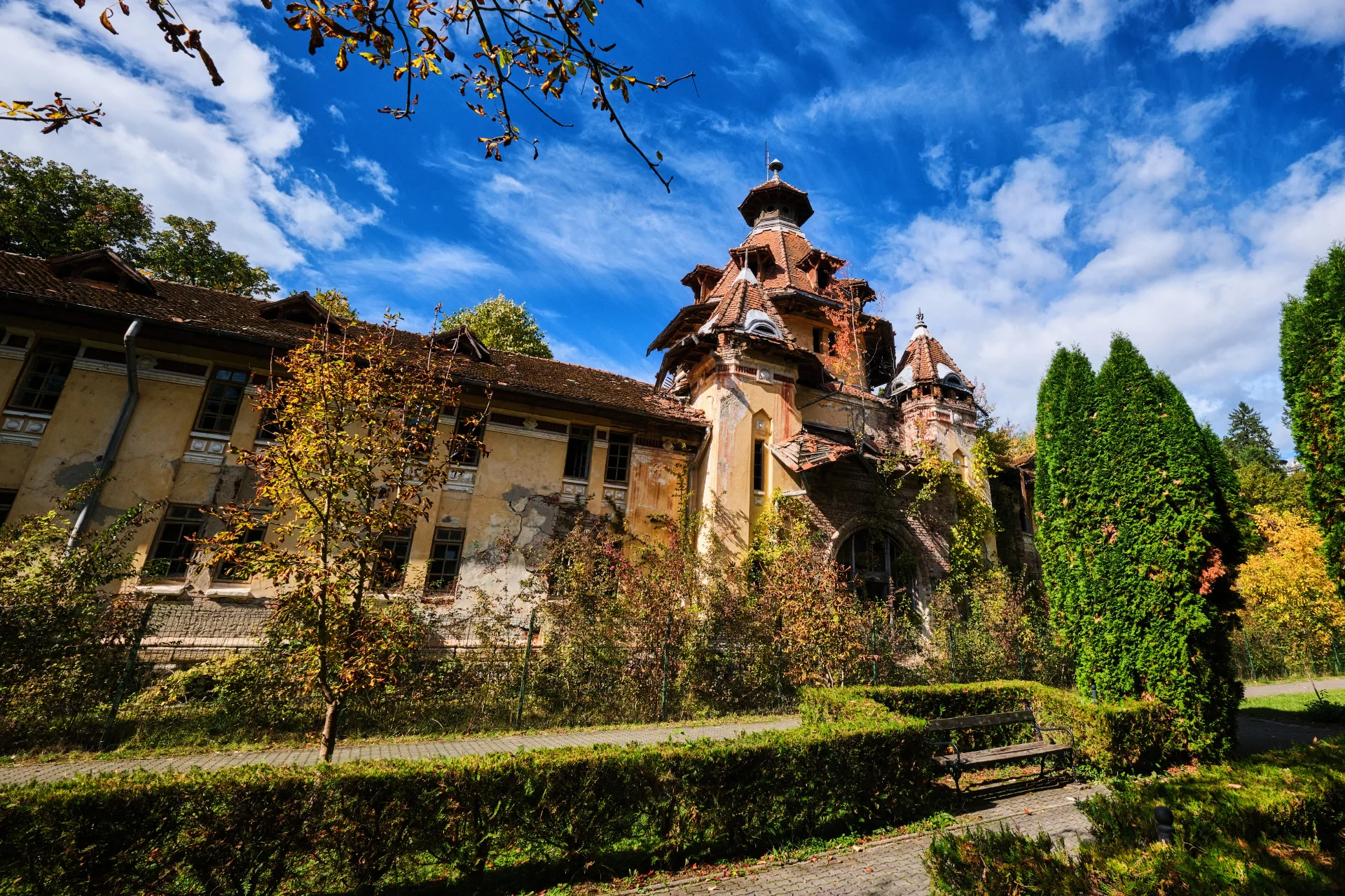 Râmnicu Vâlcea si Împrejurimile - Destinații România 52 - Fostul Sanatoriu Băile Govora