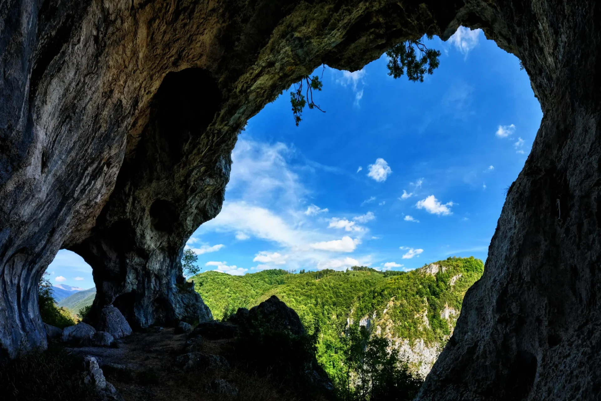 Șura Haiducilor - Muntii Parâng - Destinații România 042
