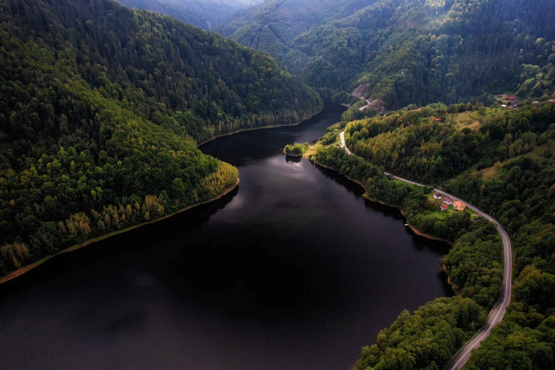 Tăul Bistra - Șoseaua Transalpina - Destinații România 22