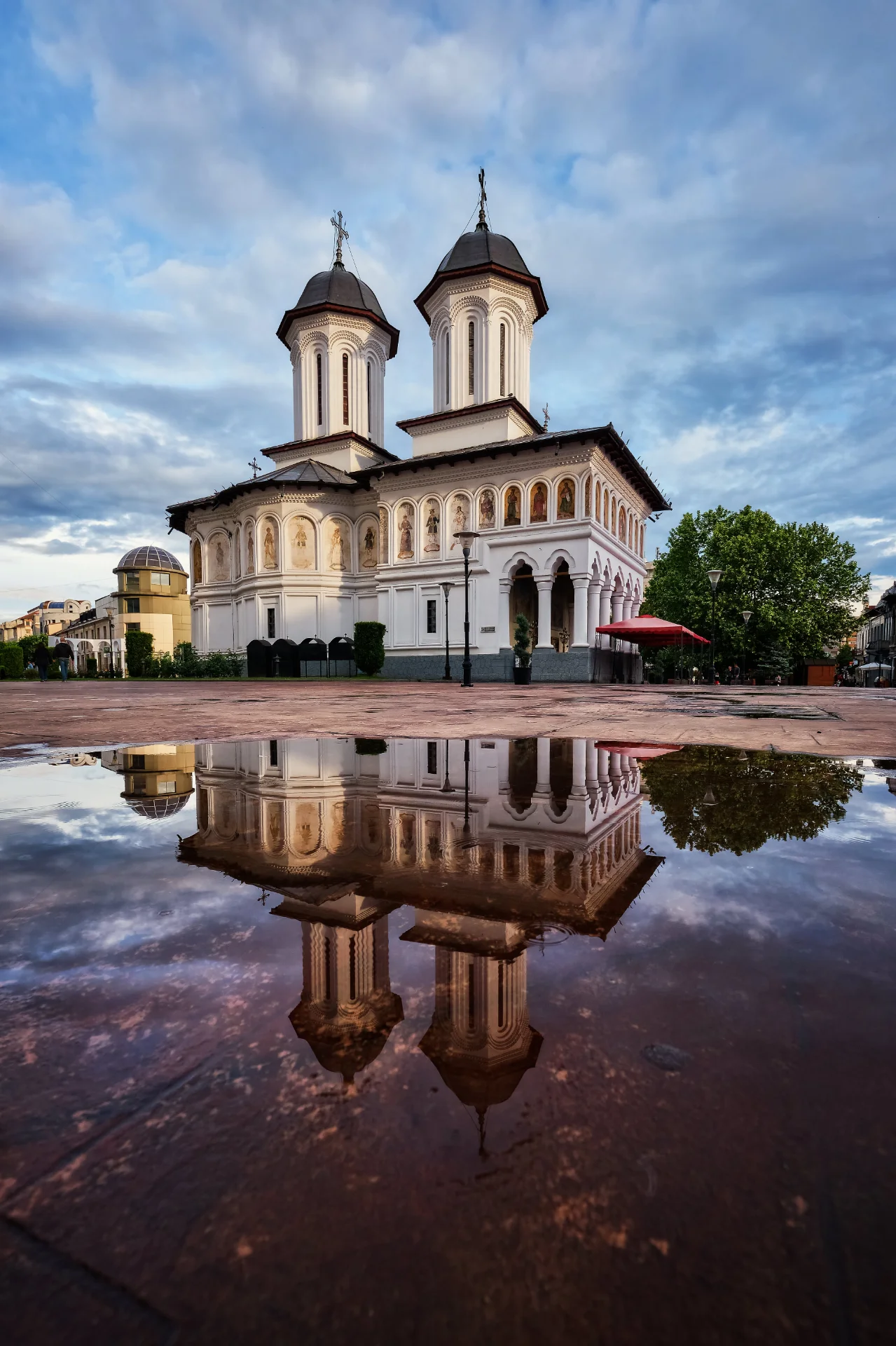 Biserica Sfinții Voievozi - Târgu Jiu Județul Gorj 023