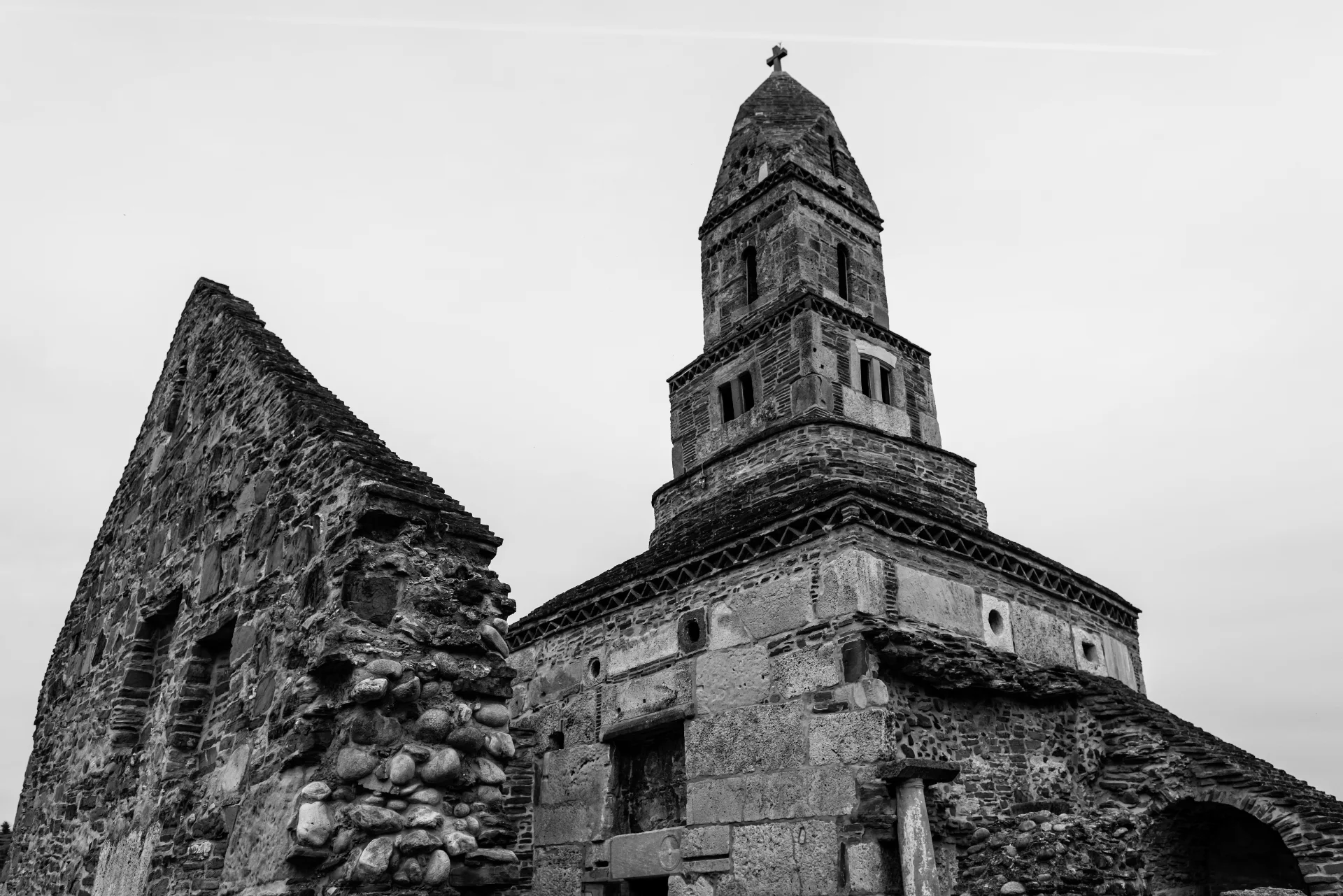 Biserica de Piatră Densuș - Tara Hategului - Destinatii Romania 07