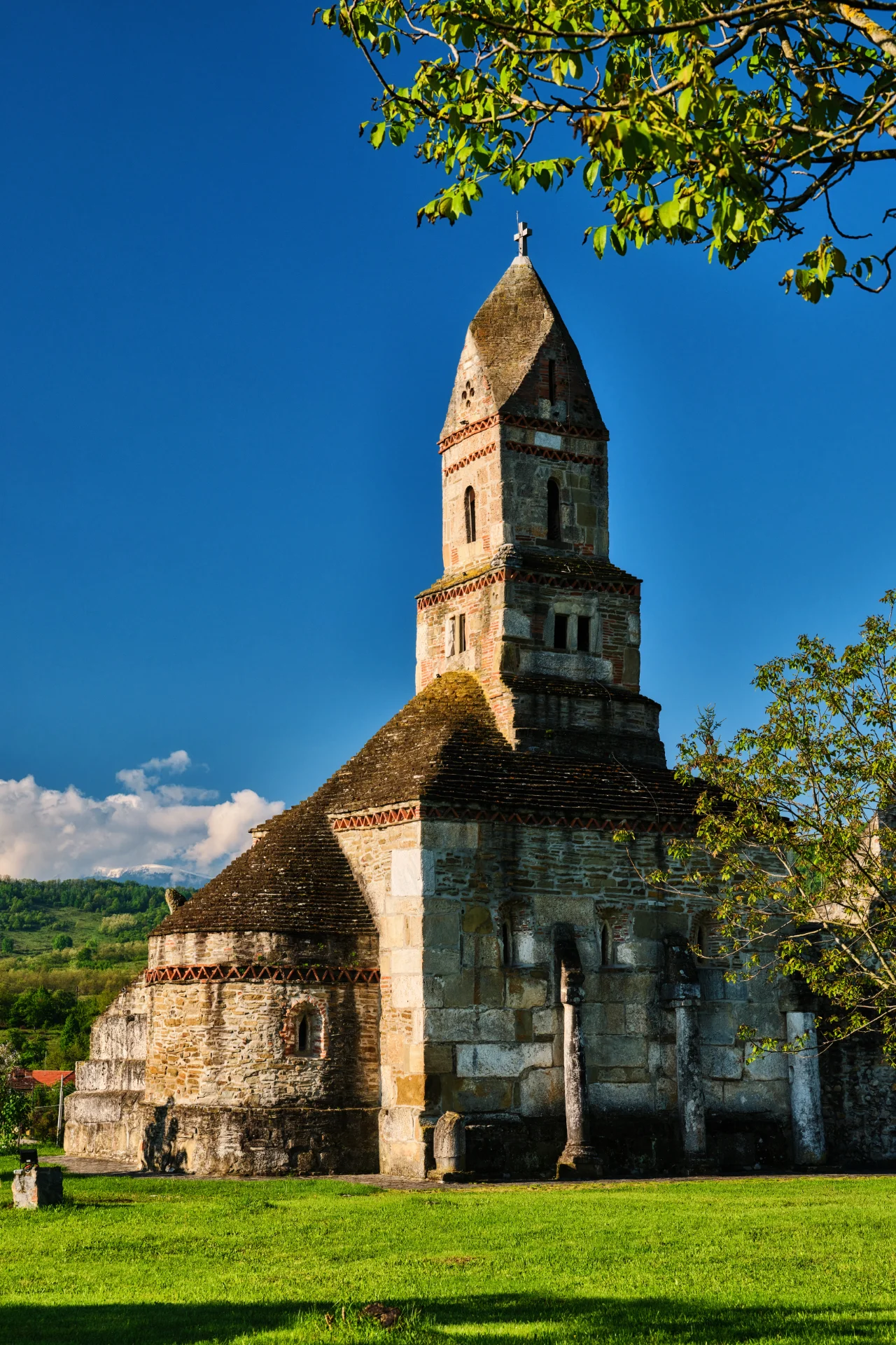 Biserica de Piatră Densuș - Tara Hategului - Destinatii Romania 51
