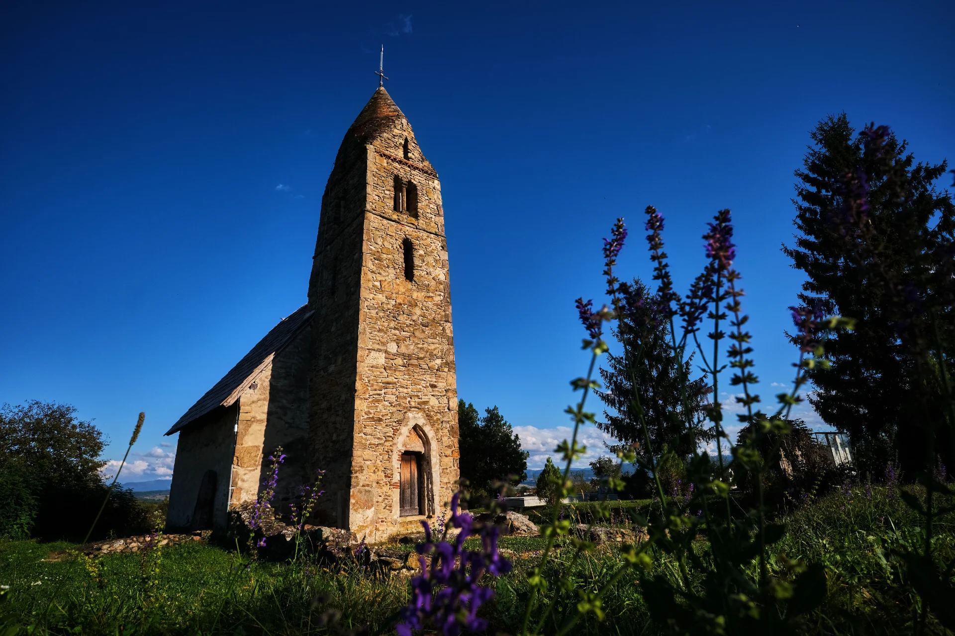 Biserica de Piatră Strei - Tara Hategului - Destinatii Romania 10