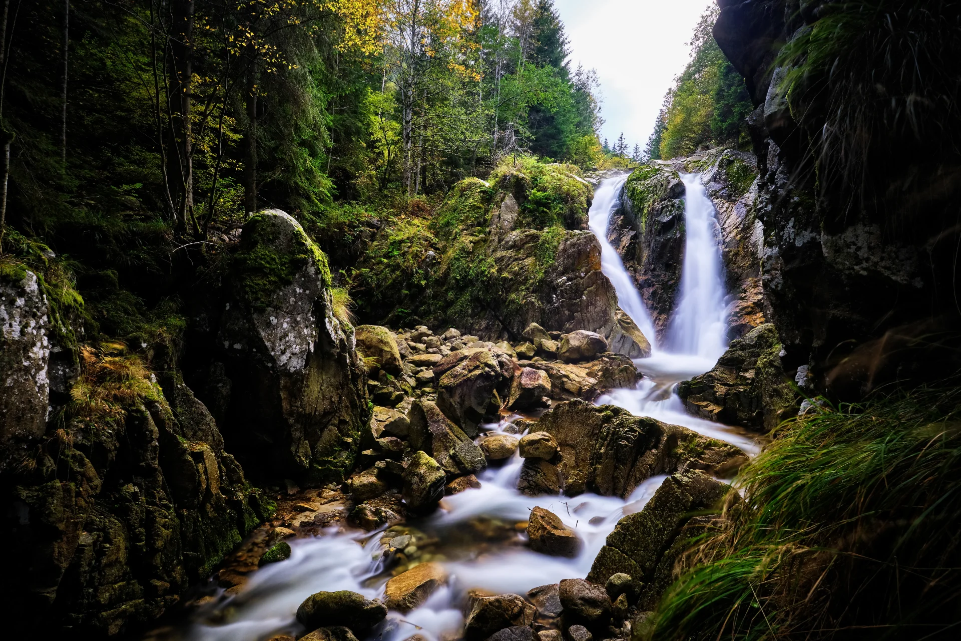 Cascada Lolaia - Parcul National Retezat - Destinatii Romania 10 (1)