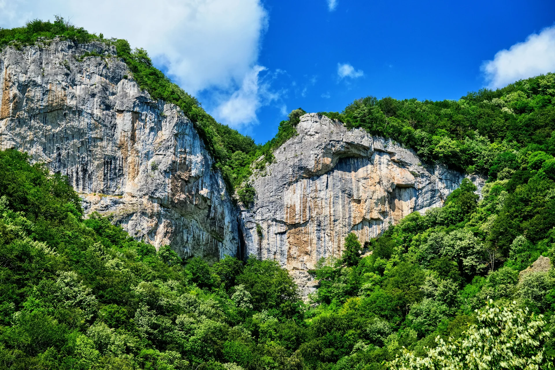 Cascada Vânturătoarea - Parcul National Domogled - Valea Cernei - Destinatii Romania 018