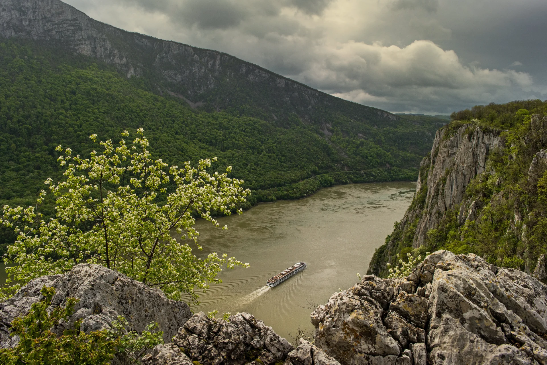 Cazanele Mari ale Dunării - Parcul Natural Portile de Fier - Destinatii Romania 40