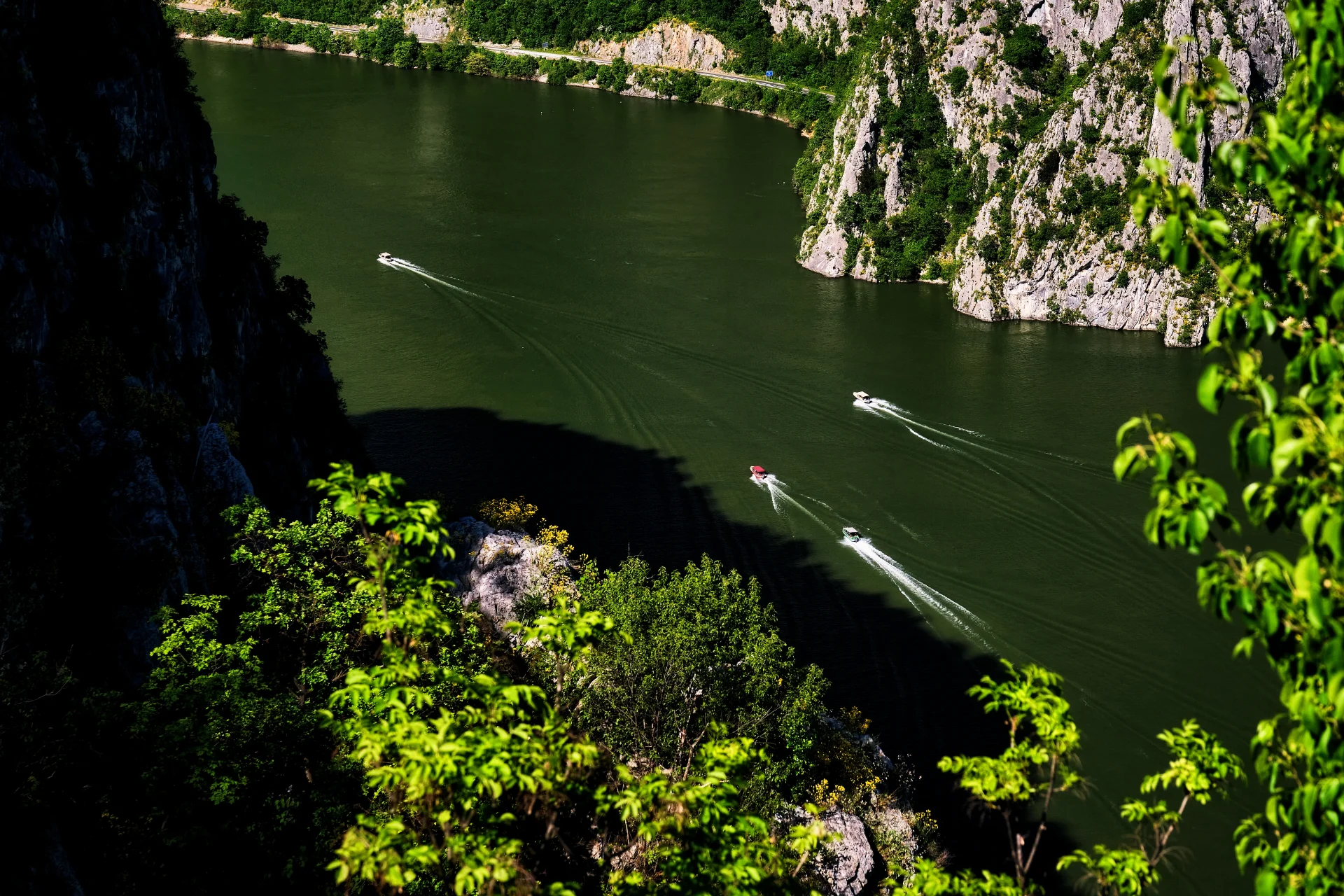 Cazanele Mari de pe Ciucarul Mare - Parcul Natural Portile de Fier - Destinatii Romania 21