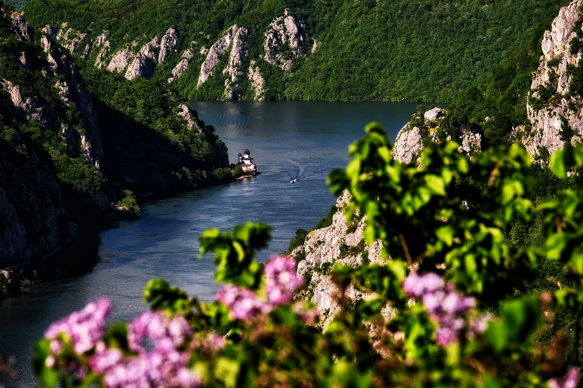 Cazanele Mici și Mănăstirea Mraconia - Parcul Natural Portile de Fier - Destinatii Romania 30